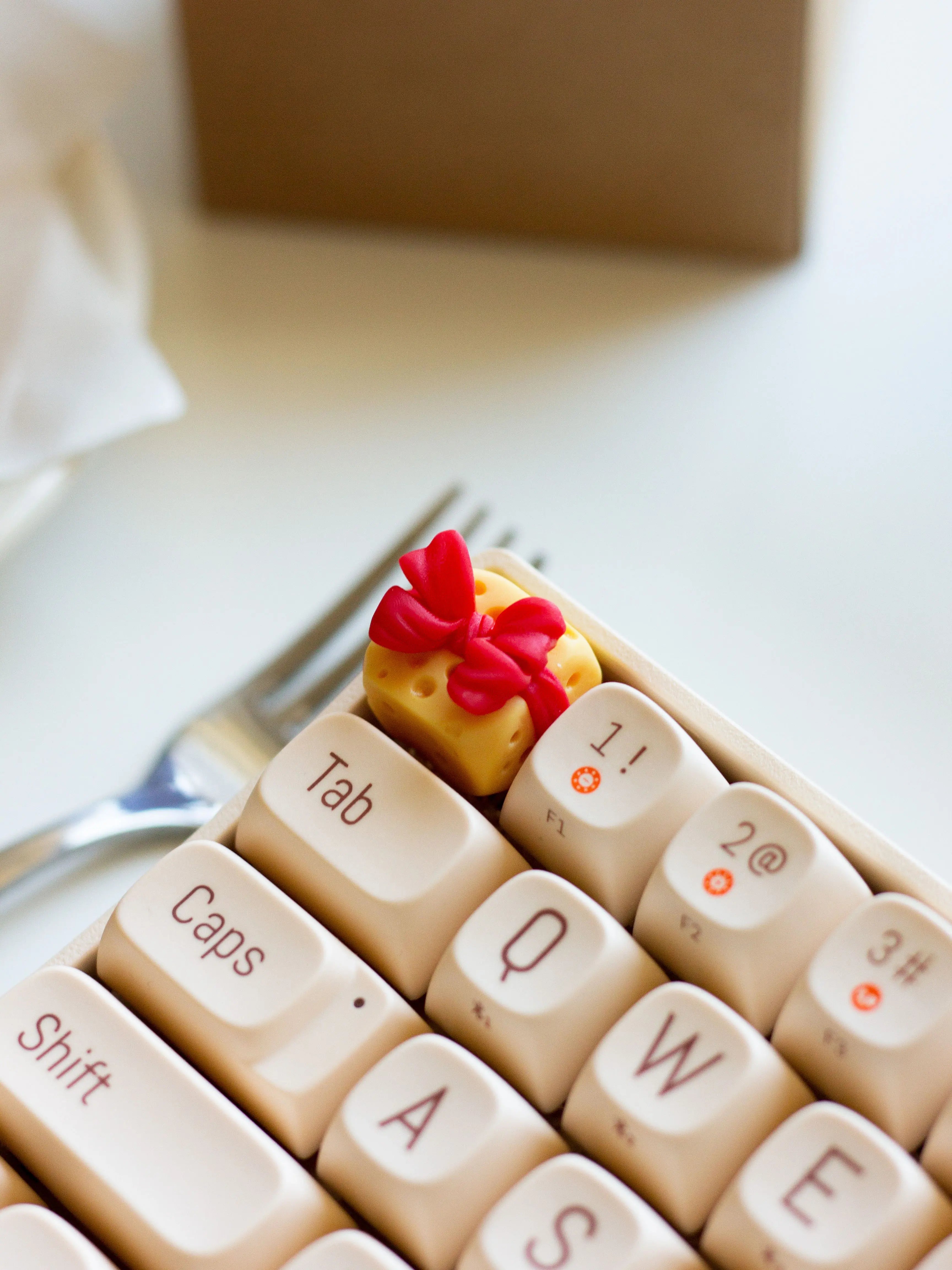 Custom Resin Cheese Bowl & Mouse Keycaps - Unique Mechanical Keyboard Decor for Cat Lovers, Gaming Enthusiasts & Cheese-Themed Gifts (Perfect for Gaming Setups, Office Desks & Themed Gift Giving)