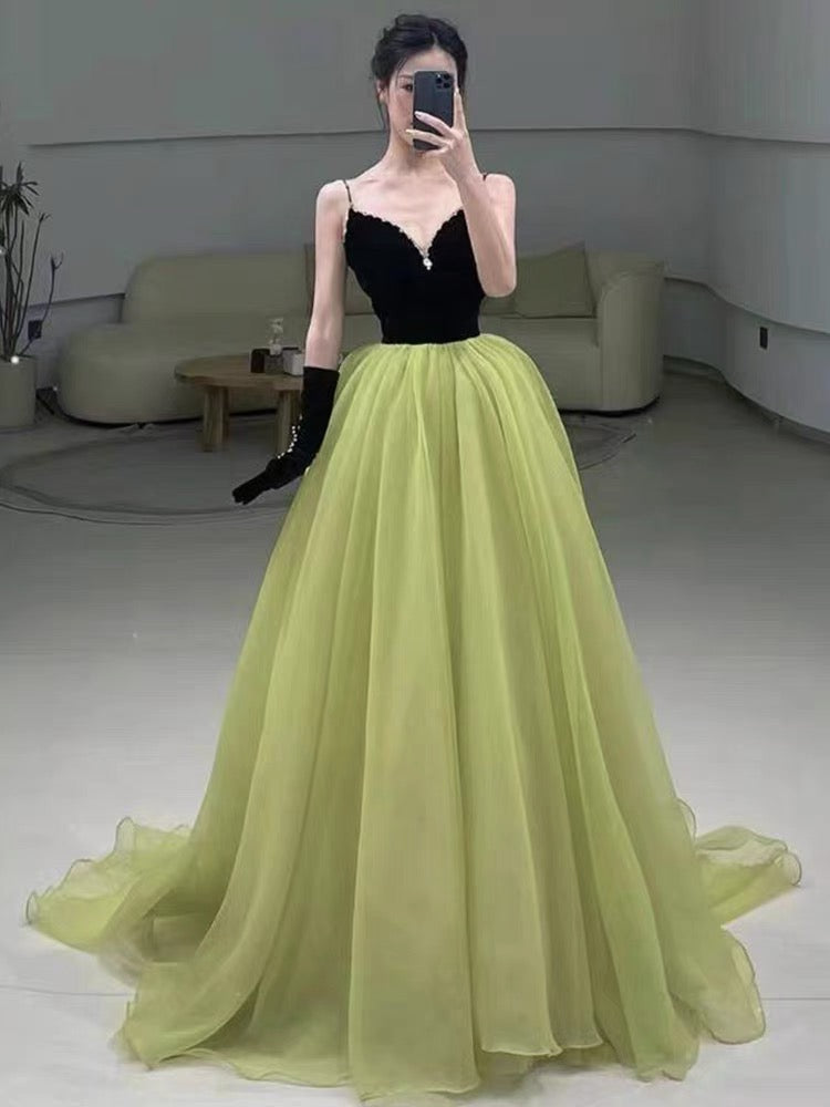 Elegant A-Line Green Tulle Long Prom Dress for Formal Parties & Special Occasions - Perfect for Homecoming, Quinceañera & Evening Galas - Style J3240