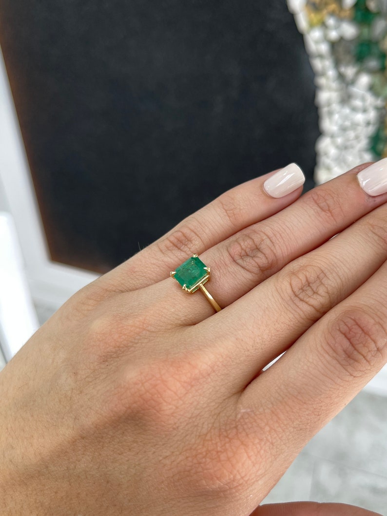 2.66ct 14K Gold Natural Emerald Cut Solitaire Engagement Ring with 4-Prong Claw Setting - Rich Green Gemstone for Wedding, Proposal & Anniversary Gifts