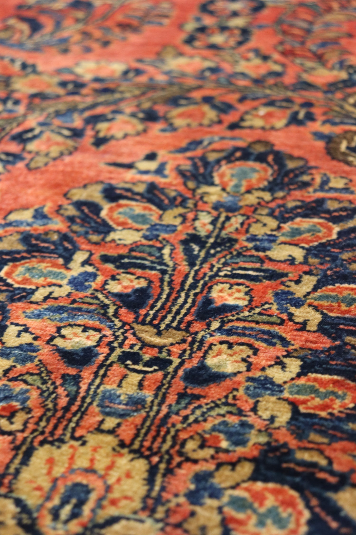 Antique Sarouk Handwoven Traditional Persian Rug - J67806 - Perfect for Living Room, Bedroom & Home Decor