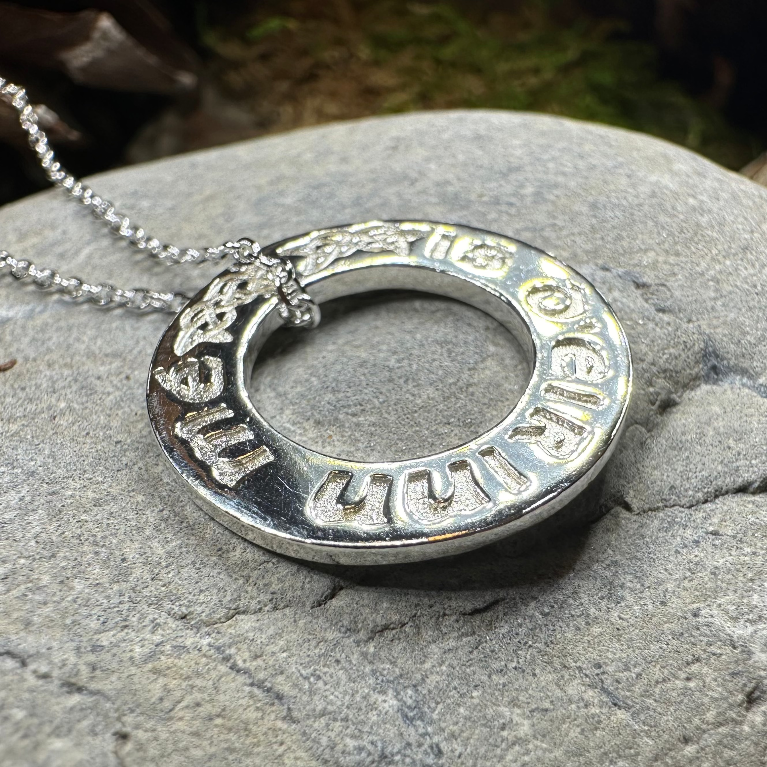 I Am Of Ireland Gaelic Necklace - Irish Heritage Pendant for Women & Men - Perfect for St. Patrick's Day, Irish Weddings & Cultural Celebrations