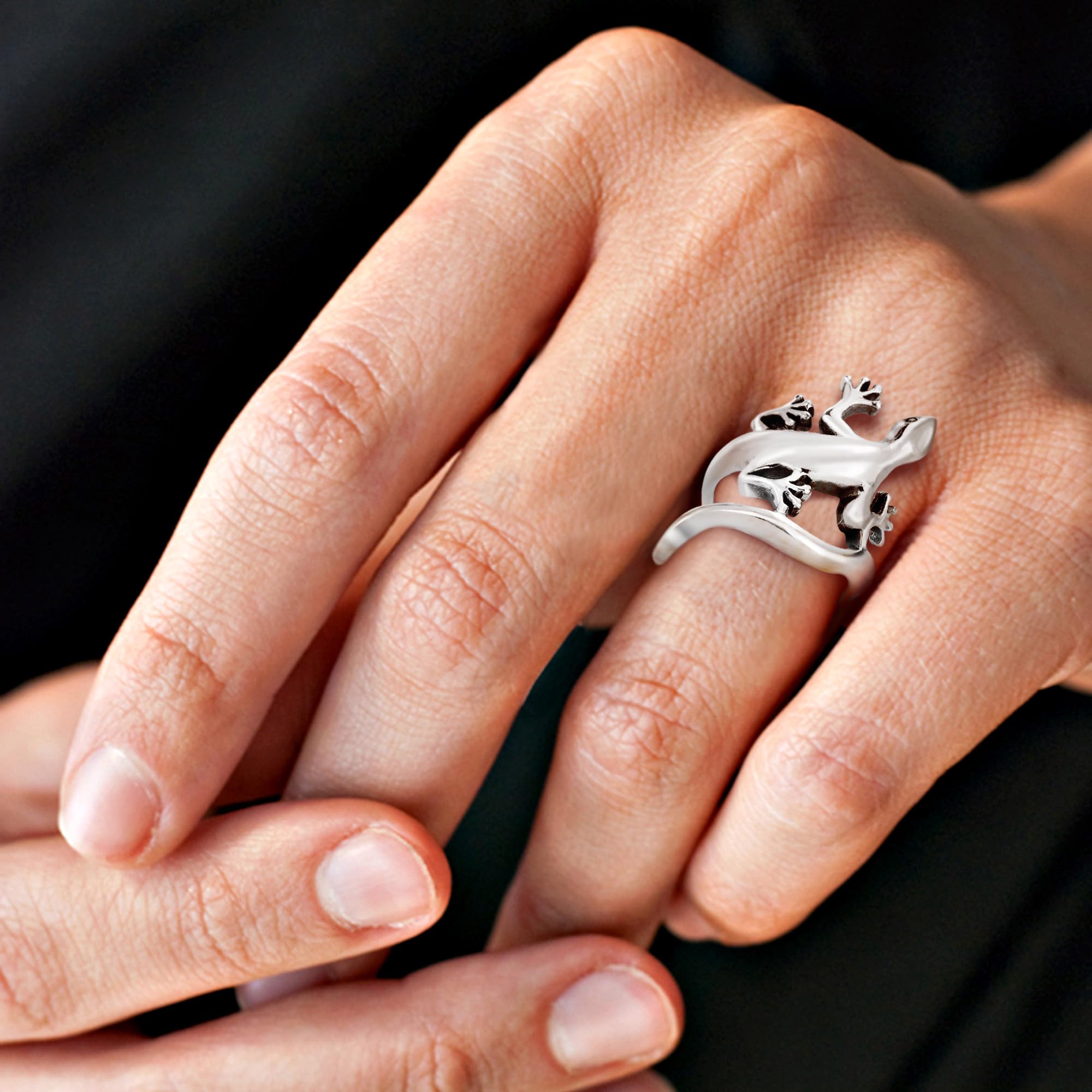 AeraVida Unique Long Tail Gecko Lizard Wrap .925 Sterling Silver Ring for Women | Elegant Wedding Band, Fashion Statement Jewelry | Comfort Fit Sizes 5-10 | Perfect for Nature Lovers, Boho Style & Everyday Wear