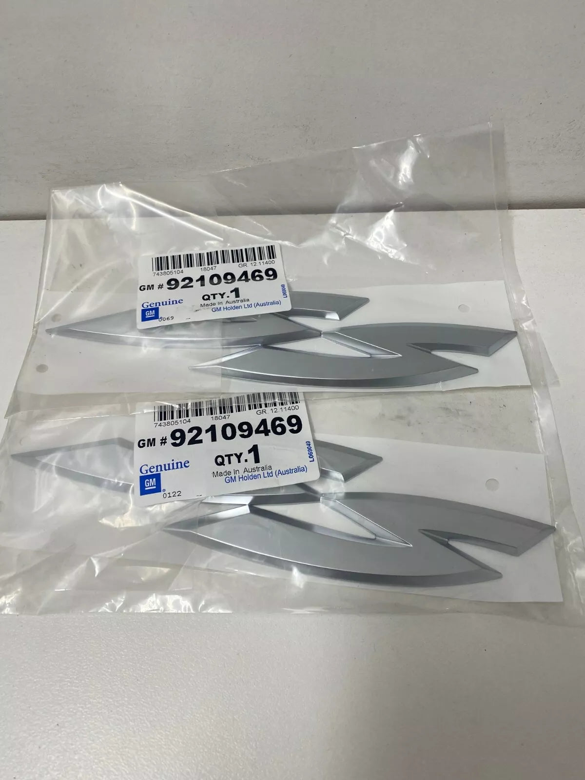 Holden Genuine VY VZ 2002-2006 Commodore SS Badge Pair 92109469 - Perfect Replacement for Commodore SS Models, Ideal for Car Restoration & Customization Projects