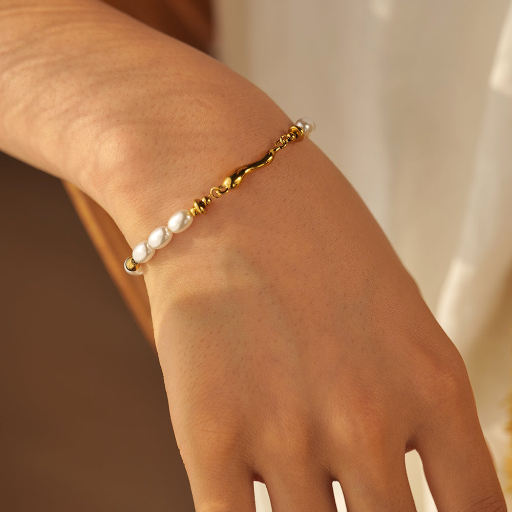 Elegant Gold Plated Water Drop Bracelet for Women - Dainty Minimalist Jewelry Gift for Her - Perfect for Weddings, Parties & Everyday Wear