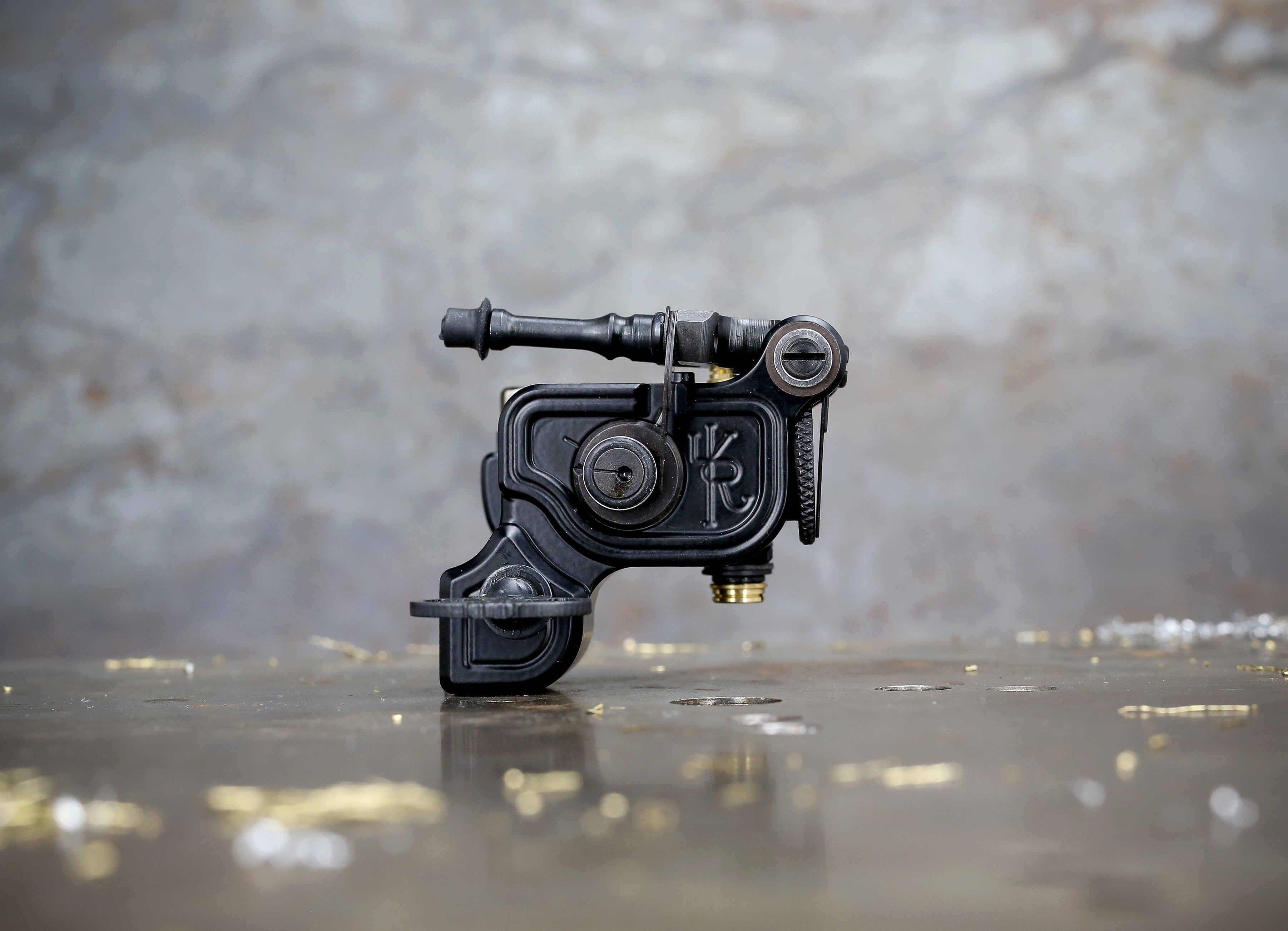 Dan Kubin Sidewinder 46er Tattoo Machine - Professional Black RCA & Clip Cord for Tattoo Artists | Perfect for Lining, Shading & Detailed Tattoo Work
