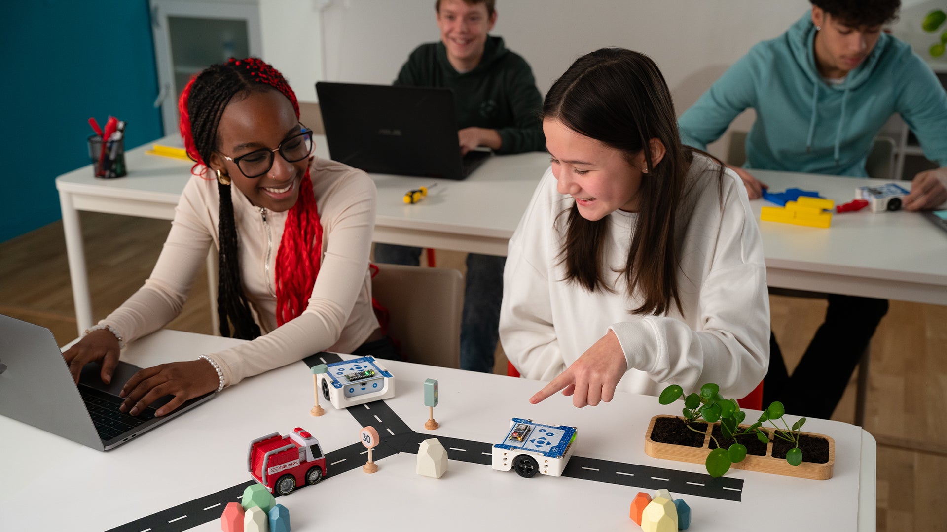Arduino Alvik Robotics Kit - STEM Learning & DIY Projects for Beginners & Hobbyists | Perfect for Coding, Robotics & IoT Development at Home or School