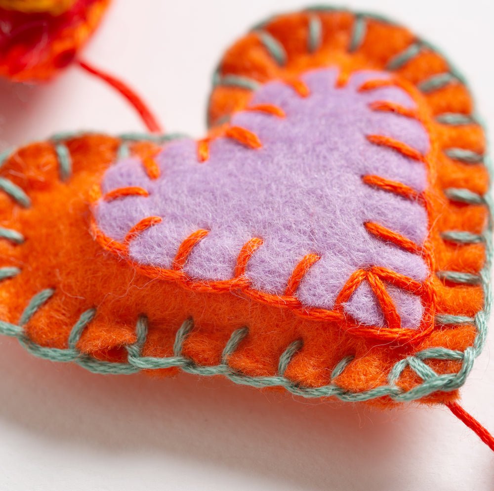 Hearts Felt Craft Kit for Kids - DIY Valentine's Day & Mother's Day Gift Making Supplies - Perfect for Classroom Activities & Home Crafts