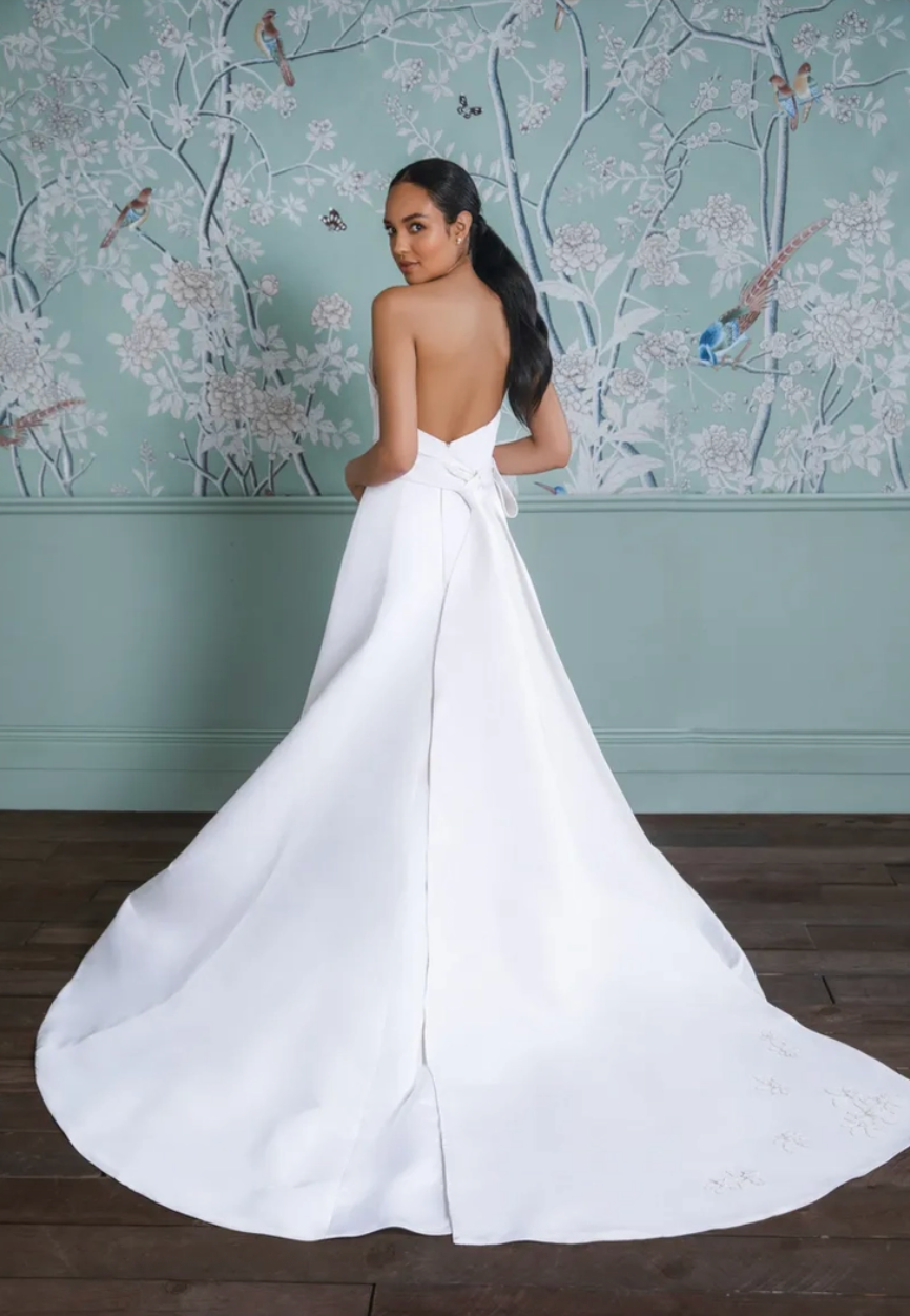 Anne Barge Carmel Wedding Dress - Size 10 | Elegant Lace Bridal Gown for Church Ceremony & Formal Occasions
