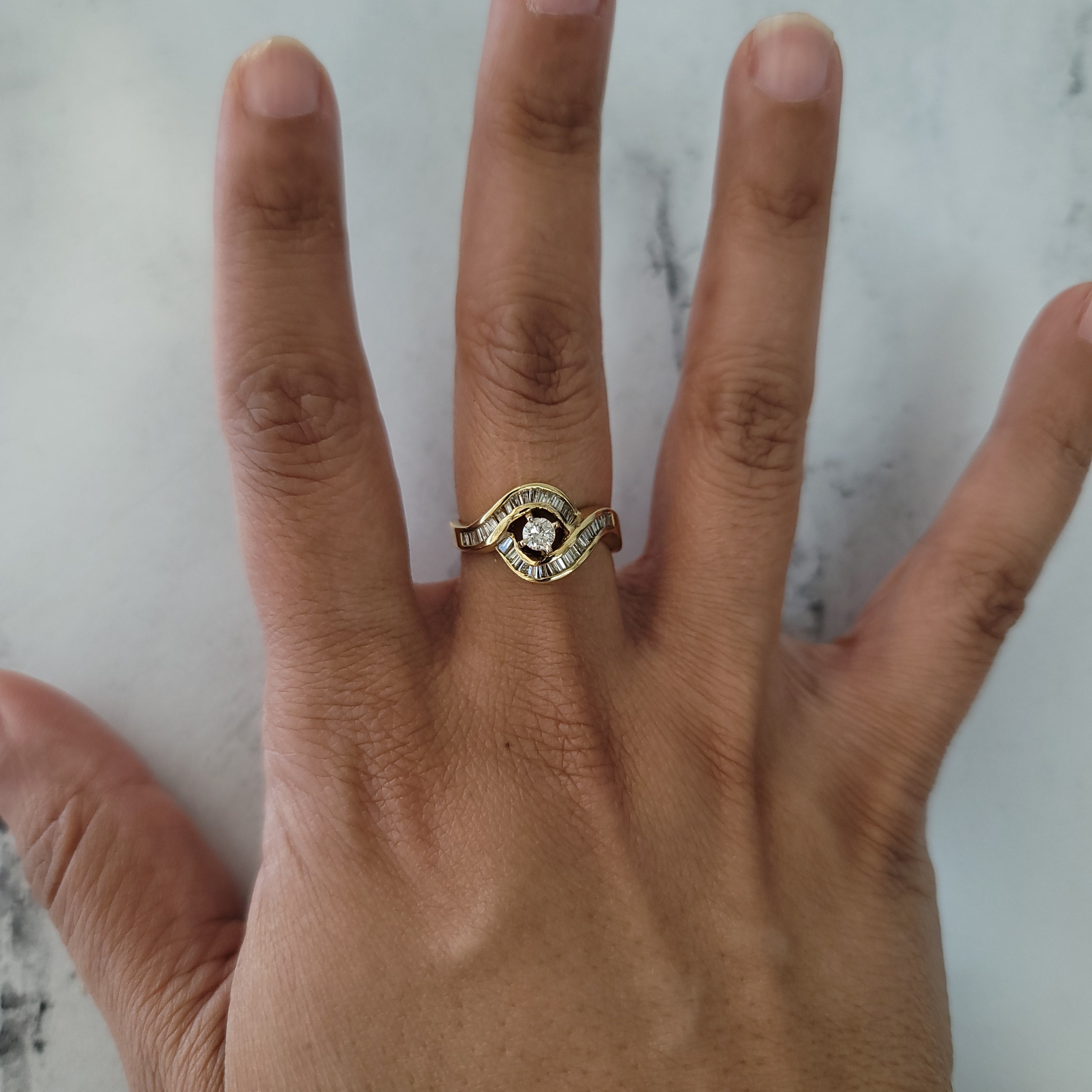 Exquisite Round Diamond Engagement Ring with Baguette Accents - Perfect for Proposals, Anniversaries & Special Occasions