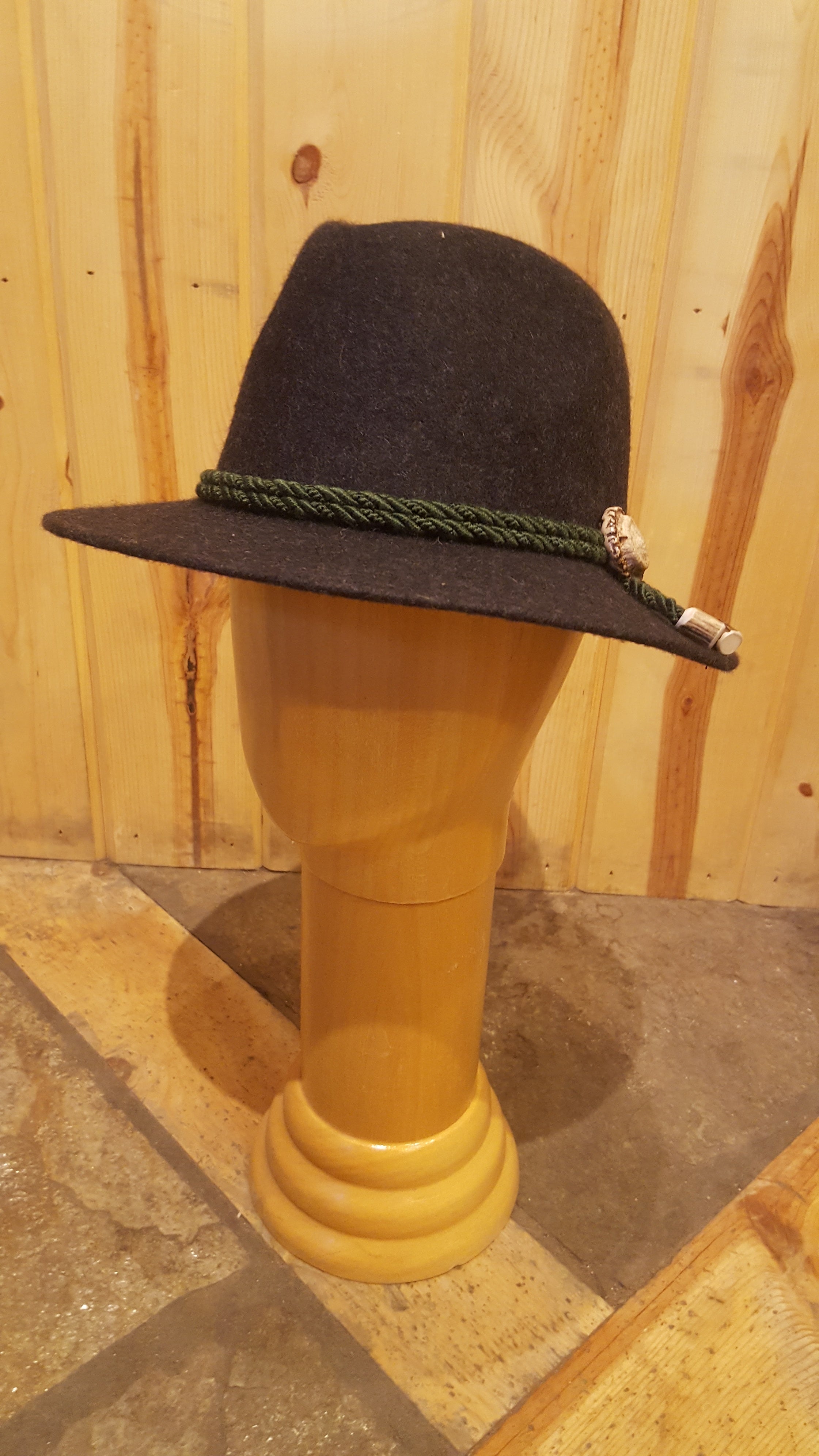 Authentic German Trachten Hat with Coin, Edelweiss, Antler Piece - Traditional Bavarian Oktoberfest Costume Accessory for Beer Festival, Halloween & Cultural Events
