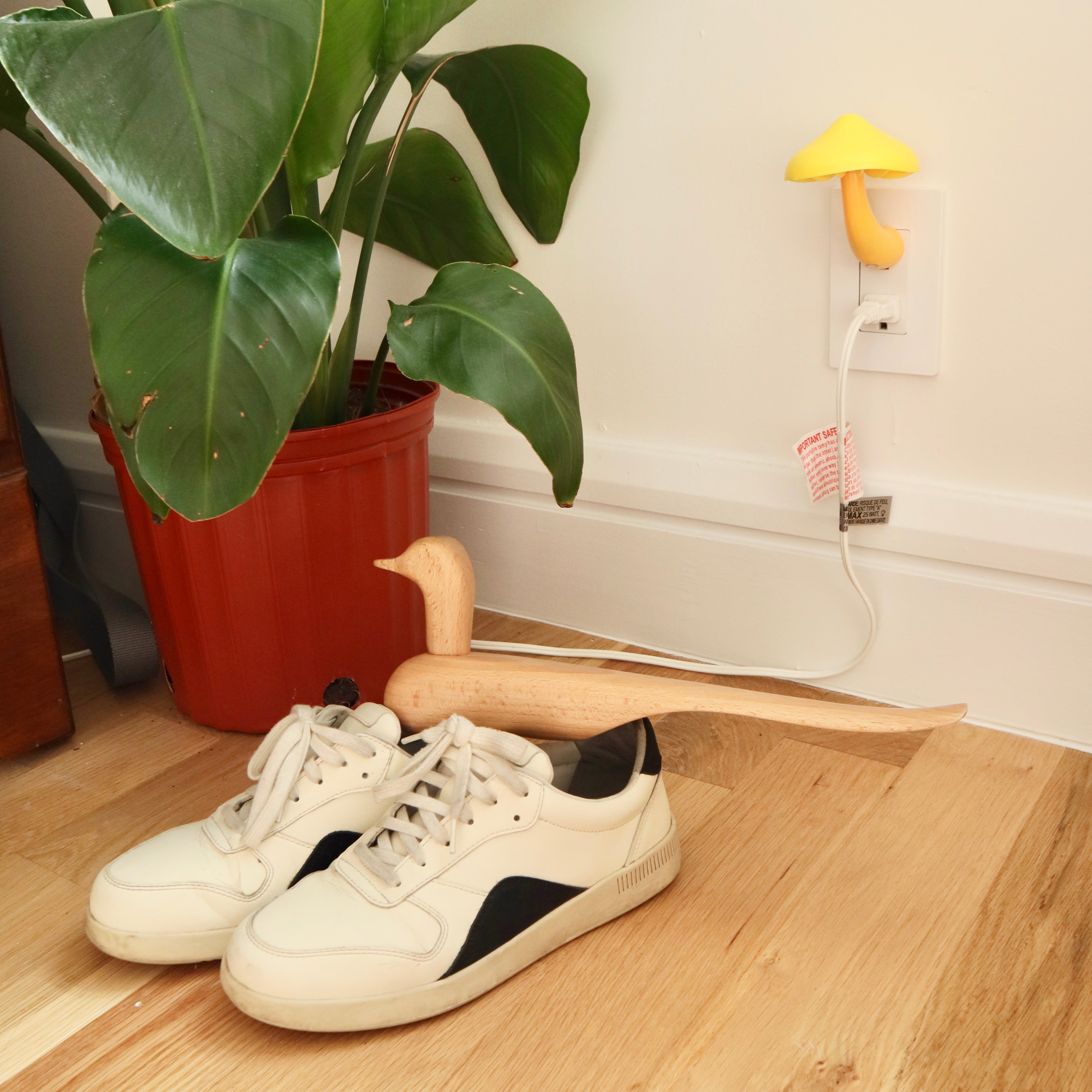 Premium Duck Shoehorn - Ergonomic Long Handle Shoe Horn for Easy Slip-On - Perfect for Seniors, Kids & People with Mobility Issues - Great for Home, Travel & Daily Use