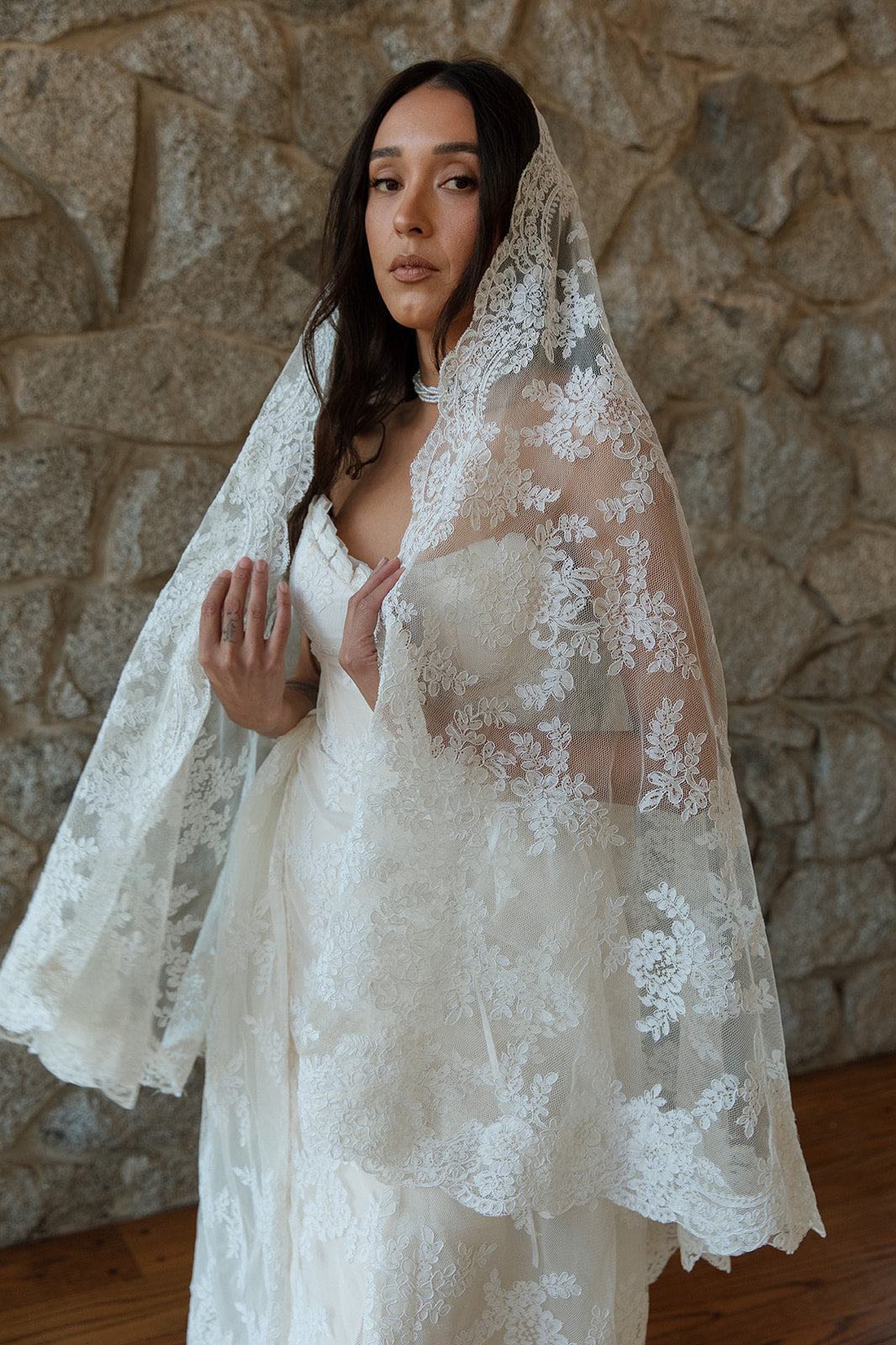 Shae Veil (WHSL) - Premium Quality Veil for Weddings, Parties & Special Occasions - Perfect for Bridal Accessories, Costumes & Fashion Events