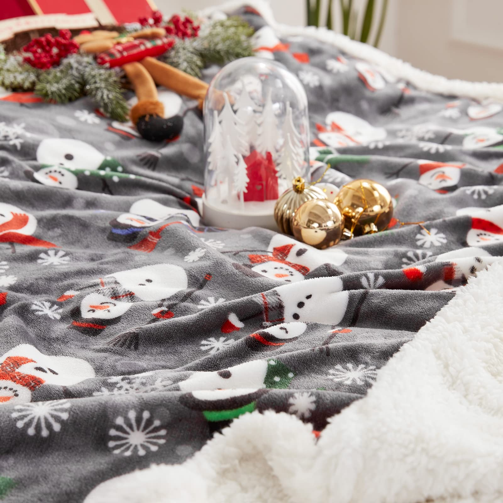 Touchat Sherpa Christmas Throw Blanket - Ultra Soft Fluffy Fleece Plush Blanket for Couch, Bed & Sofa - Cozy Microfiber Blanket 50x60 Inches - Snowman Design - Perfect for Winter Nights, Holiday Decor & Gift Giving