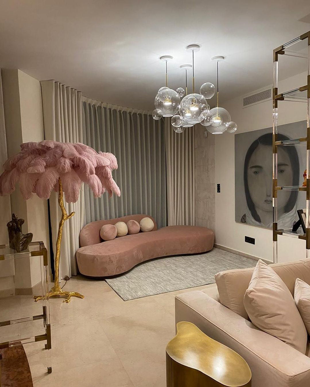 Stylish Ostrich Feather Brass Floor Lamp - Elegant Home Decor for Living Room, Bedroom & Office - Perfect for Ambient Lighting and Modern Interior Design