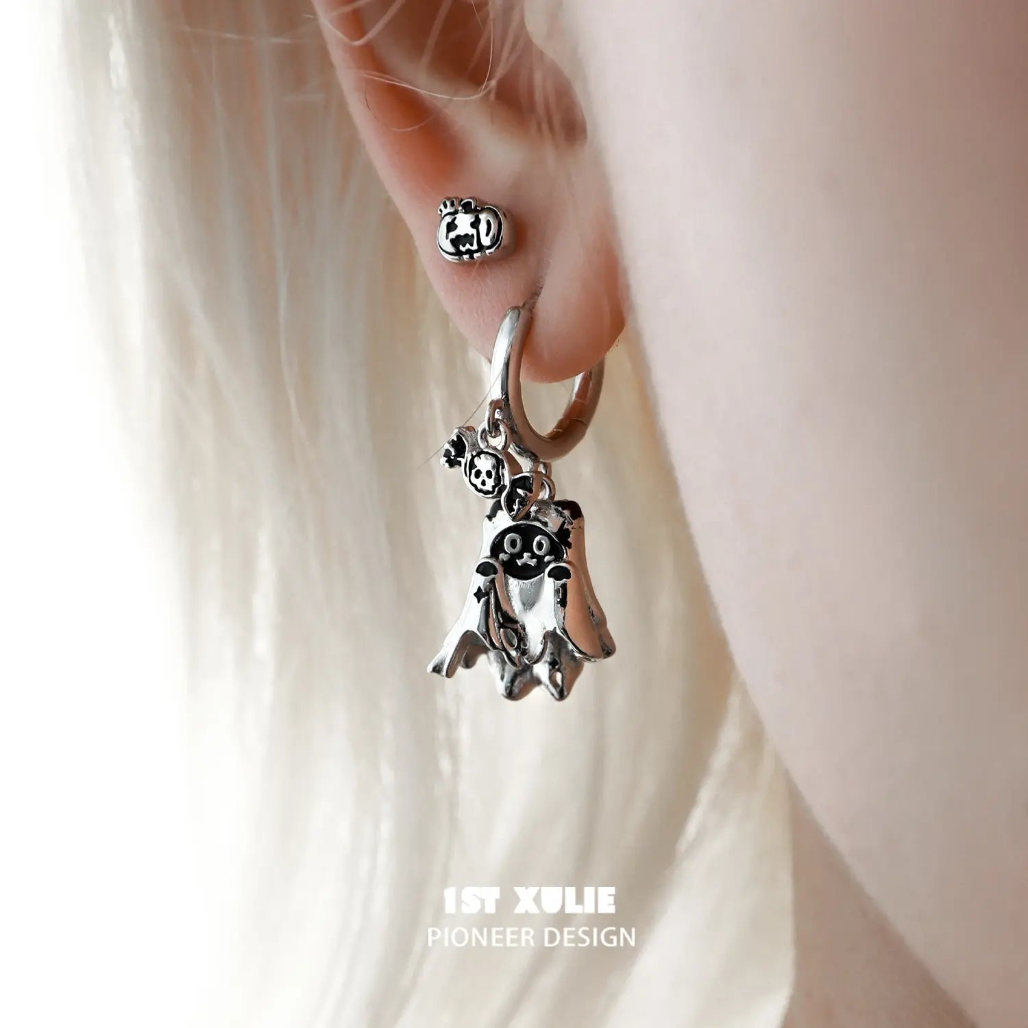 18K Gold Plated Halloween Ghost Cat Earrings - Spooky Cute Jewelry for Women, Party Costume Accessories, Gift for Cat Lovers & Halloween Enthusiasts
