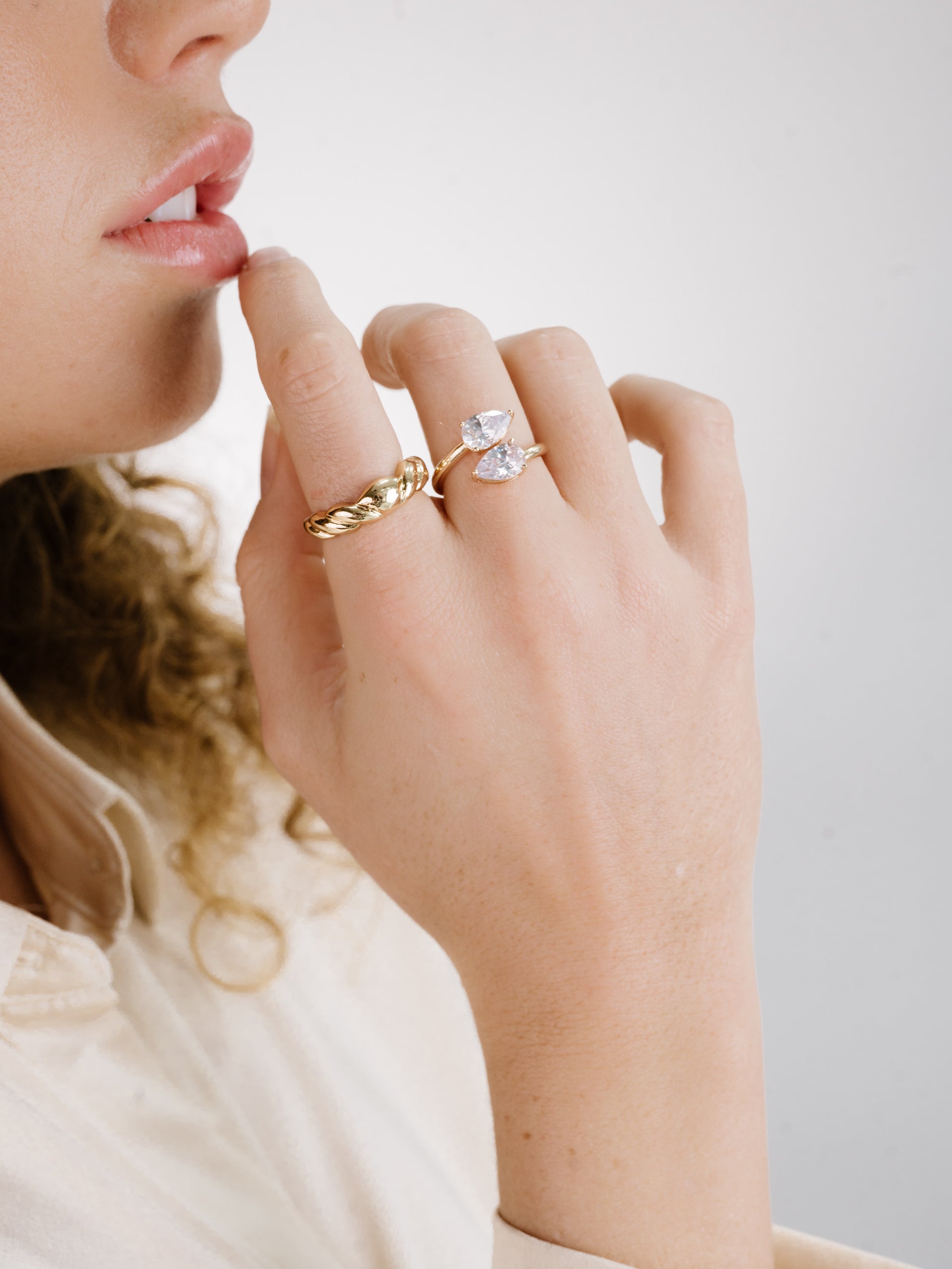 Elegant Crystal Teardrop Wrap Ring for Women - Dainty Adjustable Finger Ring - Perfect for Weddings, Parties & Everyday Wear