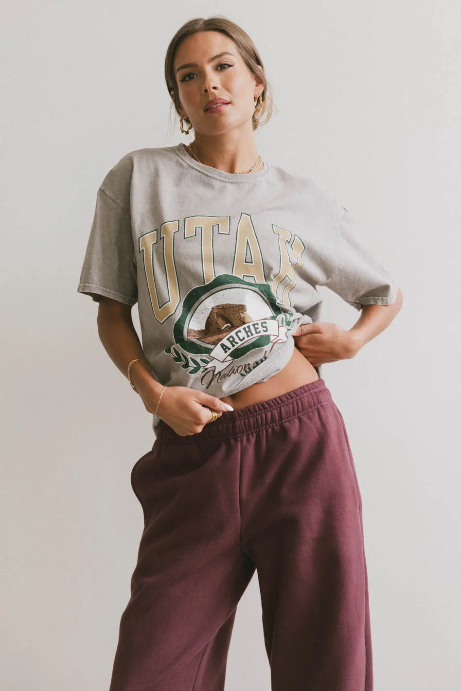 Arches Graphic Crewneck Sweatshirt for Men & Women | Trendy Streetwear Pullover | Soft Cotton Blend | Casual & Comfortable for Everyday Wear | Perfect for Outings, Travel & Relaxing