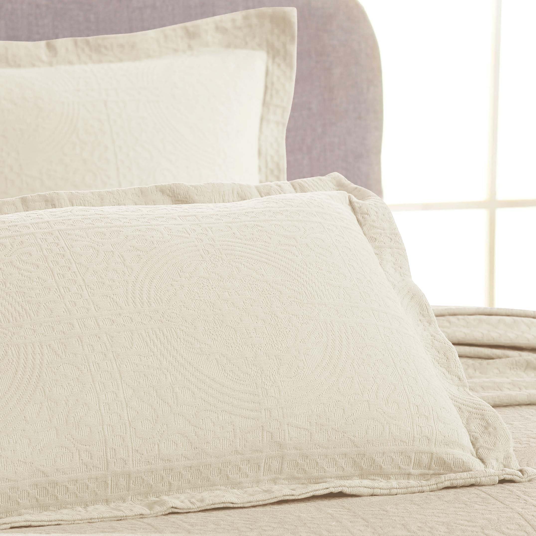 Premium Cotton Fleur De Lis Bedspread Set - All-Season Warm Blanket & Boho Medallion Coverlet for Full Size Bed | Includes 1 Bedspread & 2 Pillow Shams in Ivory | Perfect for Cozy Bedroom Decor, Guest Room Styling & Bohemian Home Aesthetics