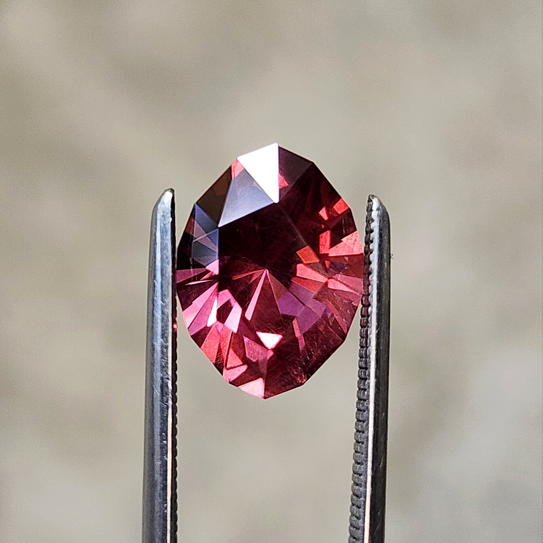 2.81ct Natural Oval Cut Malaya Mahenge Garnet Gemstone - Elegant Jewelry for Engagement Rings, Necklaces & Special Occasions