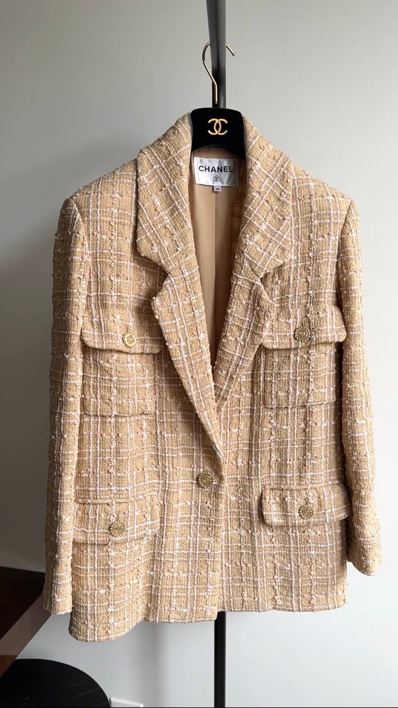 Chanel Spring 2019 Beige & Ecru Iridescent Tweed Blazer Jacket Women's Size FR42 (US 10) - Elegant Office Wear & Special Occasion Outfit