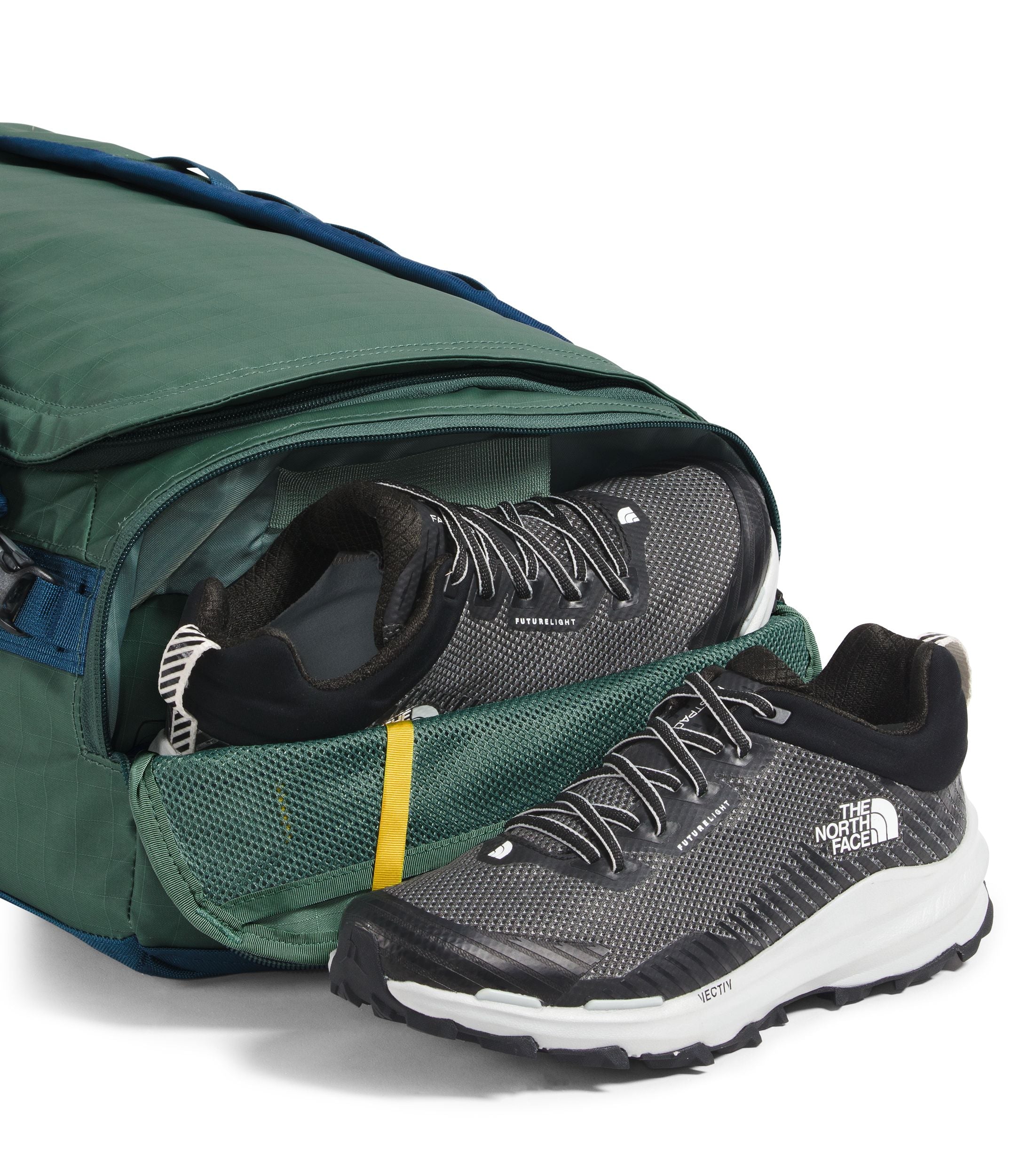 The North Face Base Camp Voyager Duffel 32L - Durable Travel Duffel Bag for Hiking, Camping & Gym - Water-Resistant & Lightweight Carry-On Luggage