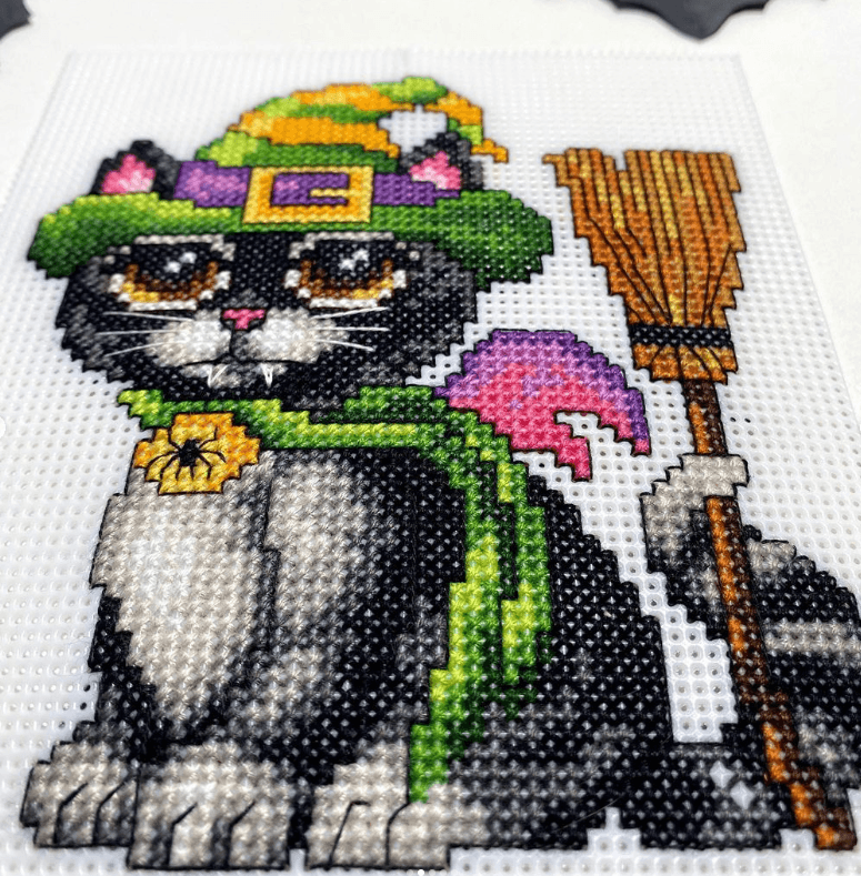 Halloween 111CS Counted Cross Stitch Kit - Complete Embroidery Set with Pattern, Thread & Needle - Perfect for DIY Home Decor, Gifts & Seasonal Crafting