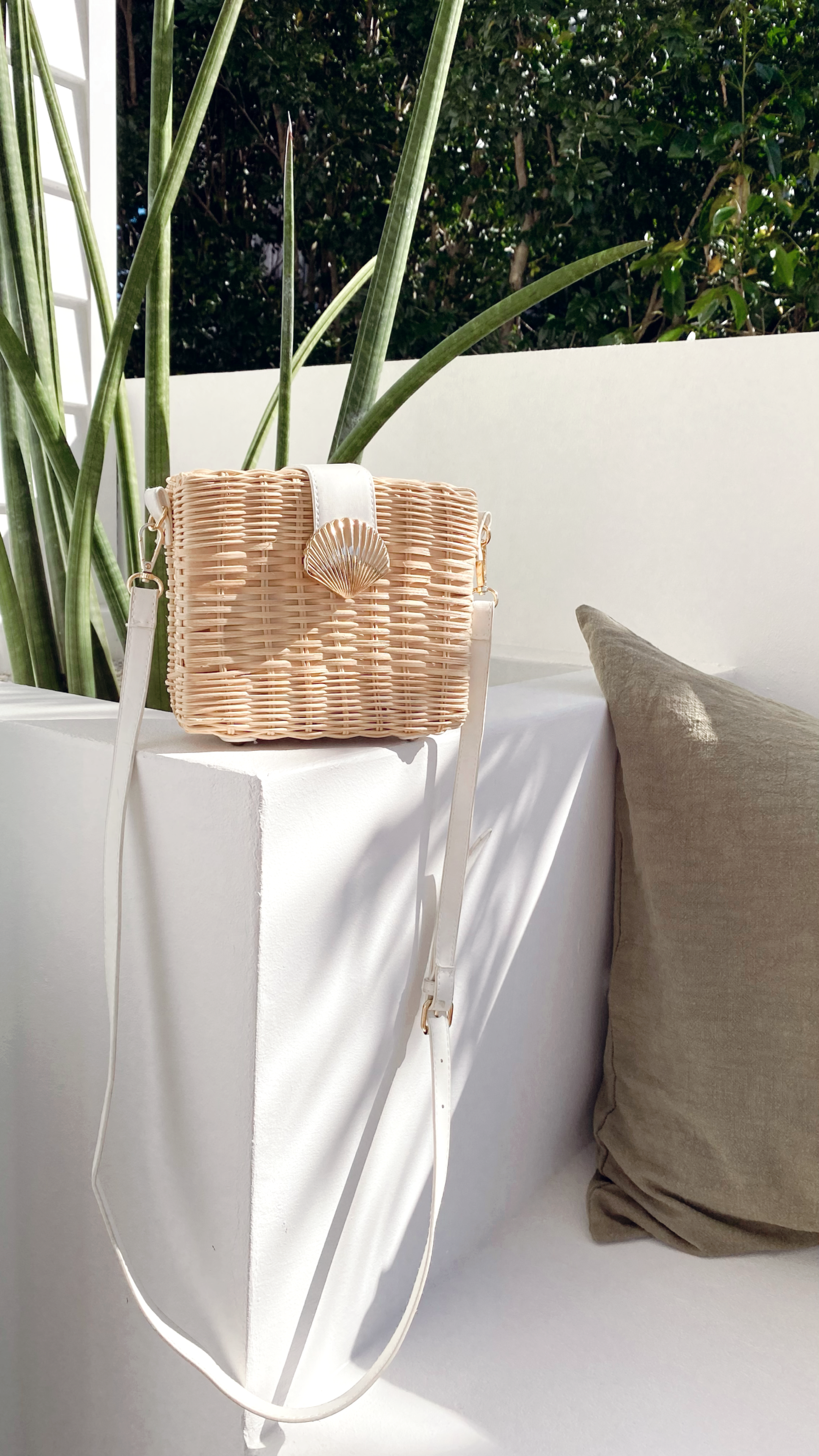 Lucinda Straw Shell Bag - Stylish Woven Handbag for Women, Beach Tote, Summer Fashion Accessory | Perfect for Vacation, Picnic, and Outdoor Activities