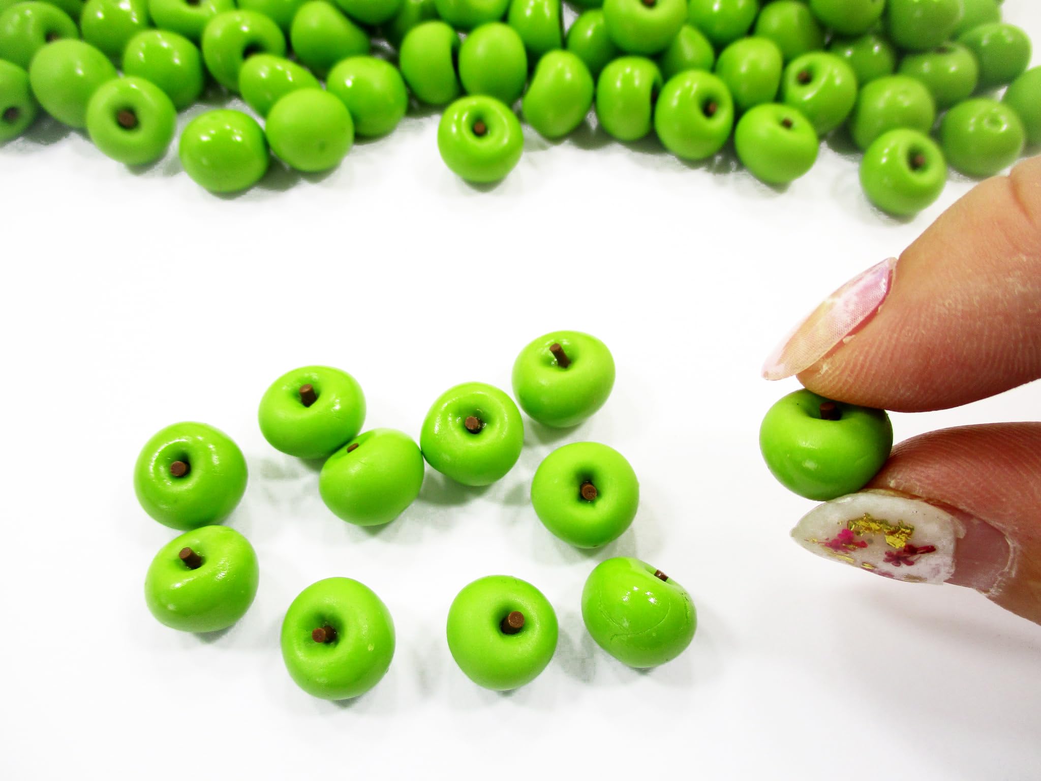 20PCS Miniature Green Apple Dollhouse Food Decorations - Tiny Realistic Fruit Accessories for Dollhouse, DIY Crafts, and Fairy Garden Scenes | Perfect for Miniature Displays, Model Train Sets, and DIY Projects