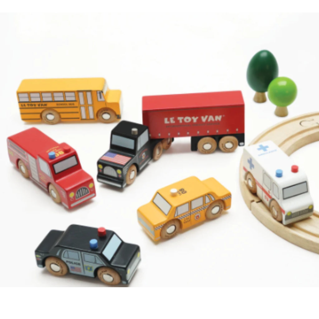 Le Toy Van New York Car Set - Wooden Toy Cars for Kids, Classic NYC Taxi & Police Car Playset - Perfect for Pretend Play, Birthday Gifts & Early Learning