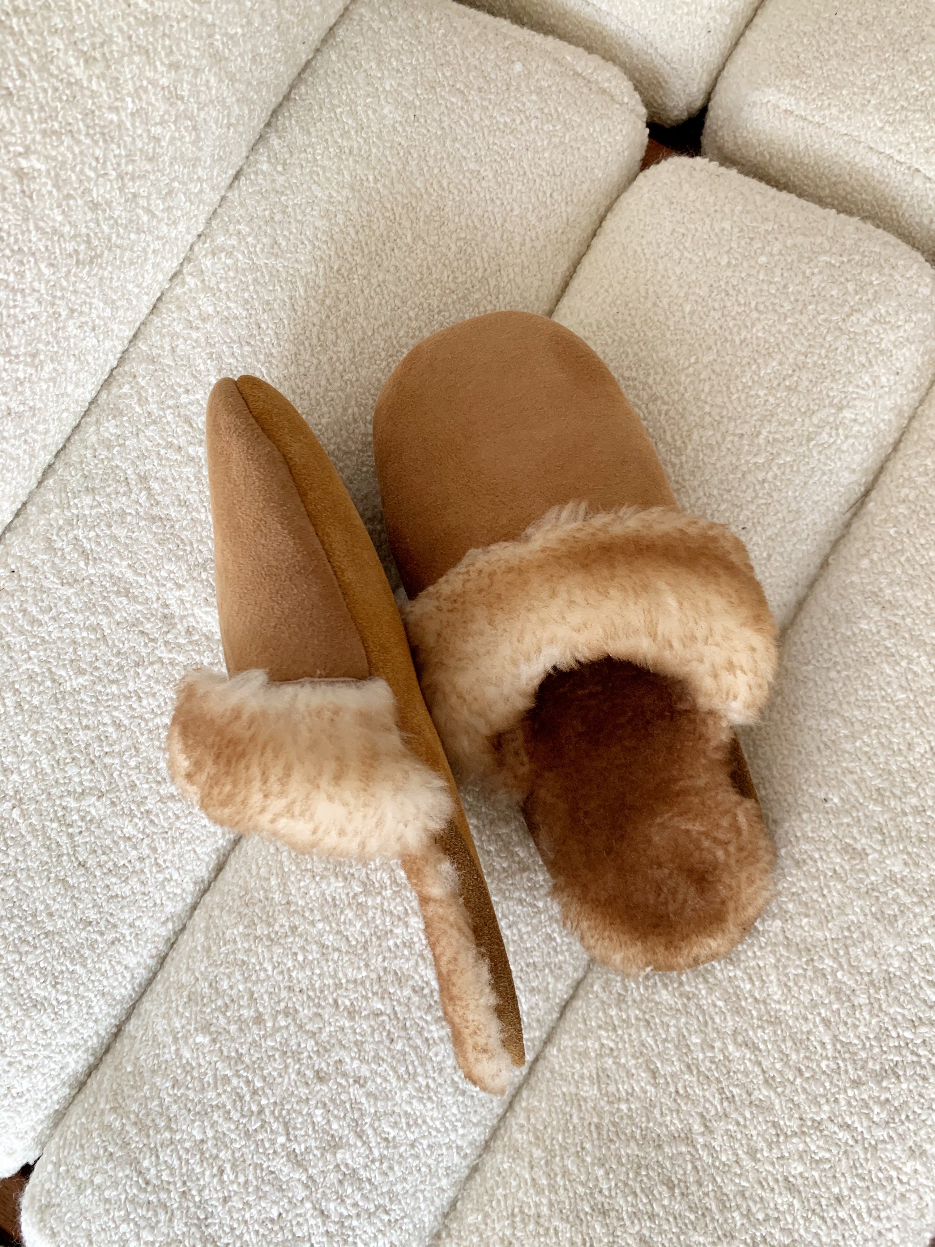 Cozy Sheepskin Slip-On Slippers for Women & Men - Soft Indoor/Outdoor House Shoes - Perfect for Winter, Home, and Relaxation