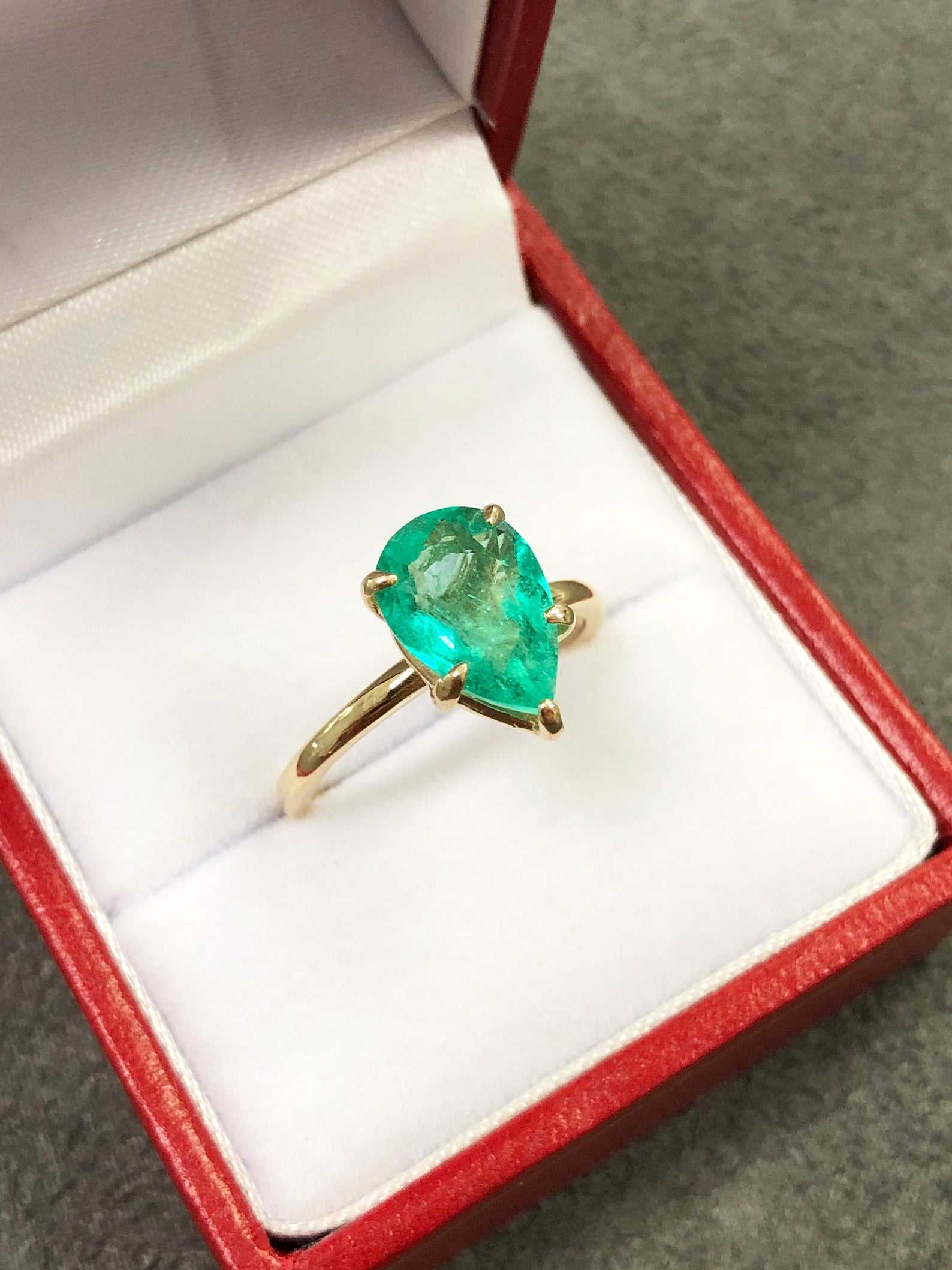 2.24 Carat Pear Cut Emerald Solitaire Engagement Ring in 14K Gold - Classic 5 Prong Setting for Wedding Proposals & Anniversary Gifts