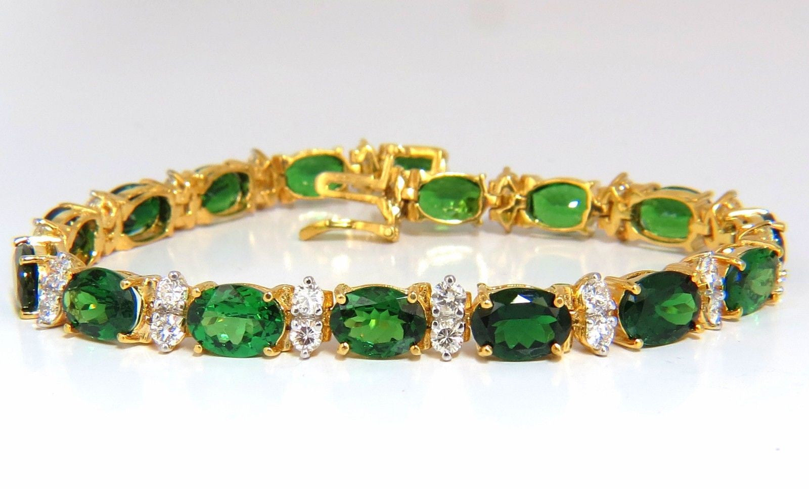 21.68CT Natural Vivid Bright Green Tsavorite Diamond Tennis Bracelet - Elegant Jewelry for Weddings, Parties & Special Occasions