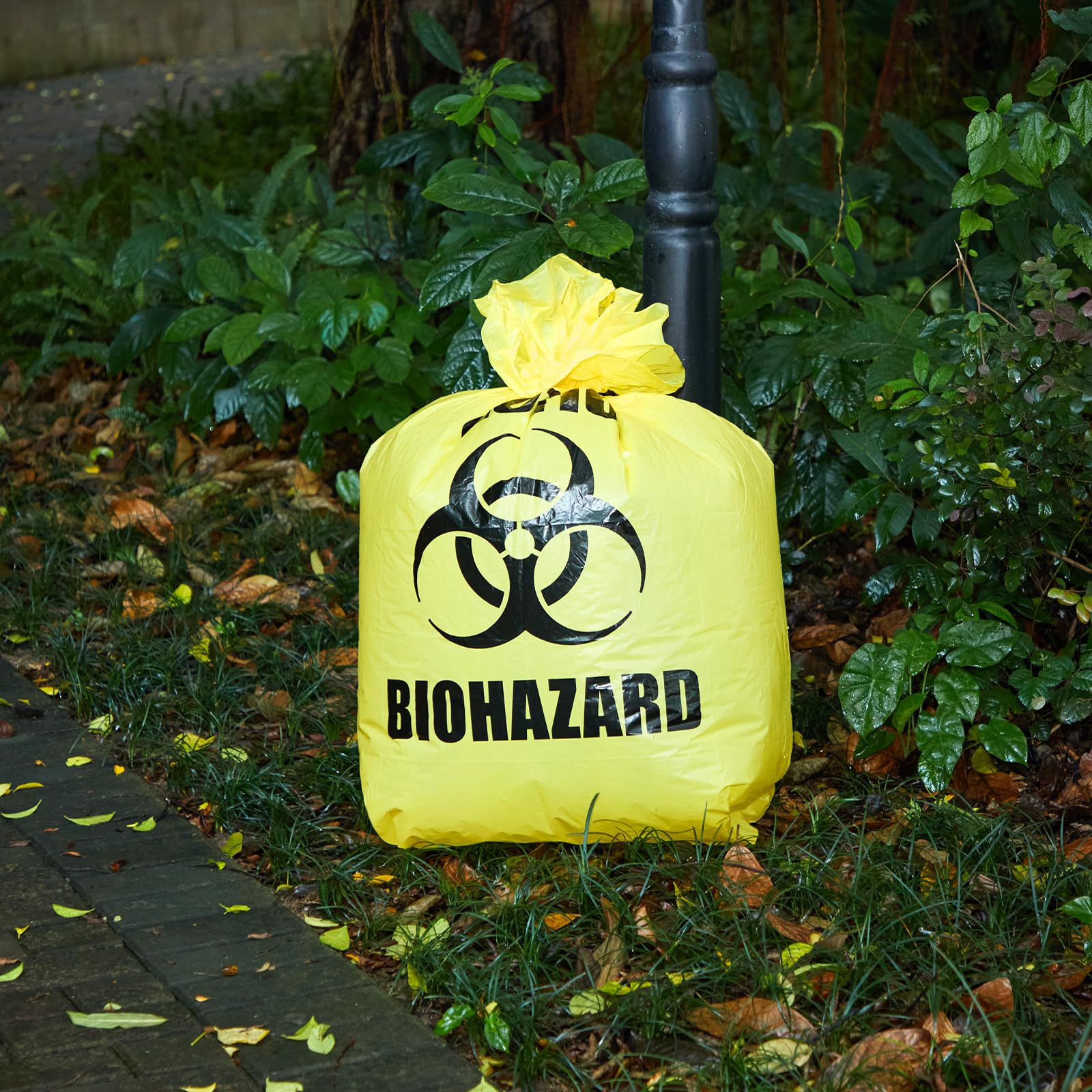 Qilery 8-Pack Large Halloween Leaf Trash Bags - Heavy Duty Plastic Lawn Waste Bags for Outdoor Fall Cleanup, Biohazard Party Decor, Zombie Themed Halloween Garden & Yard Waste Collection - Perfect for Halloween Parties, Yard Work, and Spooky Decorations