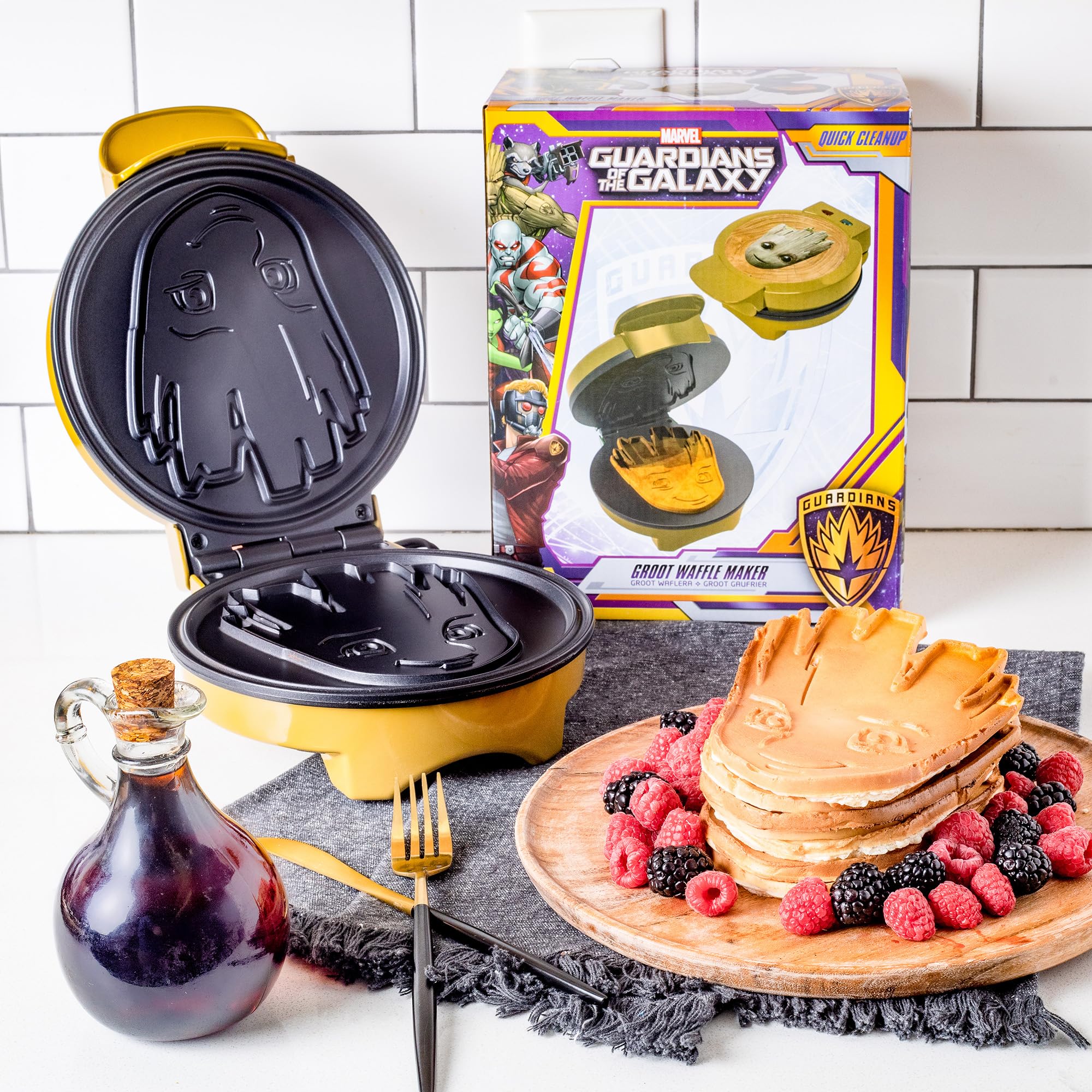 Uncanny Brands Marvel Groot Waffle Maker - Make I Am Groot Waffles - Non-Stick Waffle Iron for Breakfast, Kids Party & Superhero Fans - Perfect for Marvel Themed Events & Family Fun