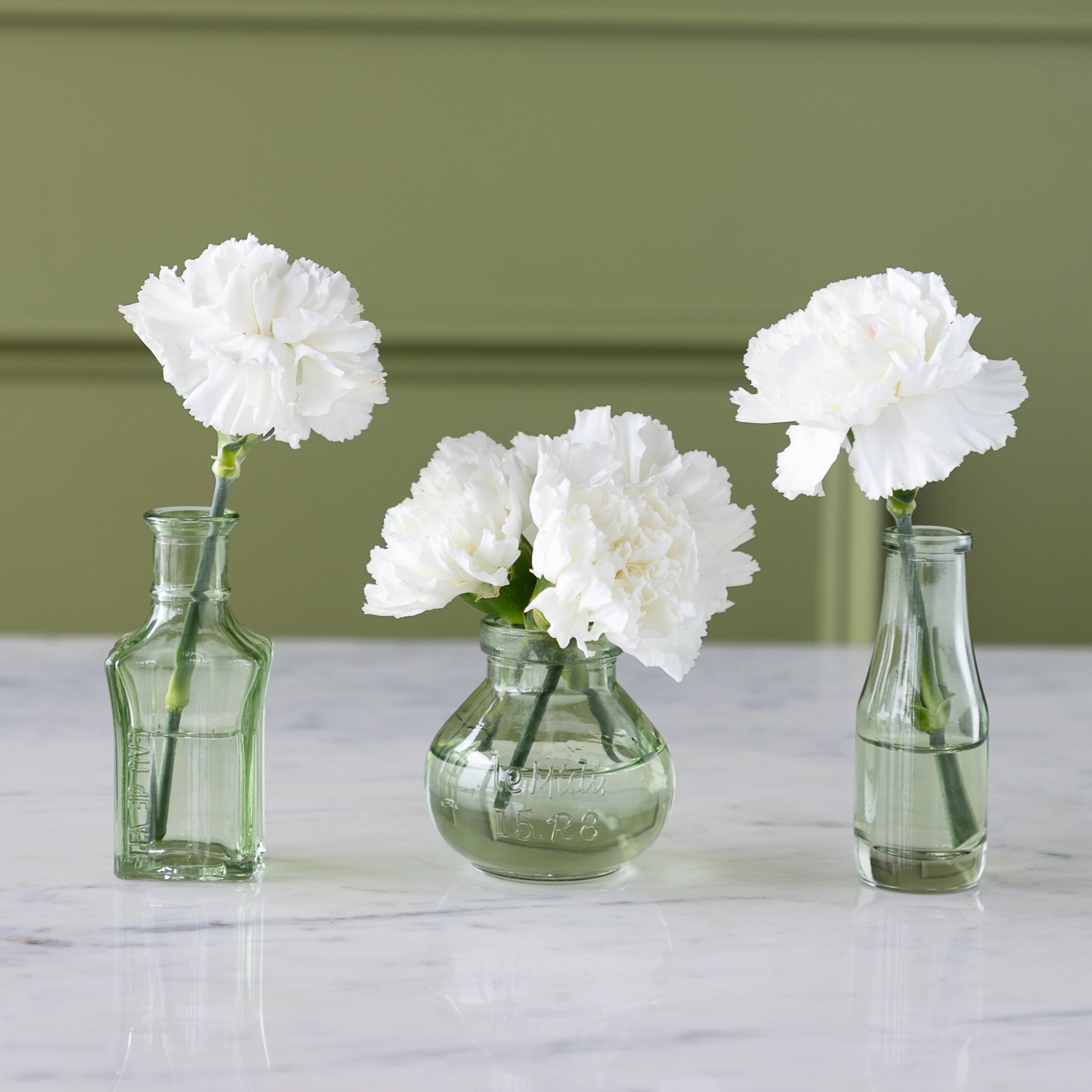 Elegant Green Glass Bud Vase - Small Floral Arrangement Centerpiece for Weddings, Home Decor & Tabletop Displays