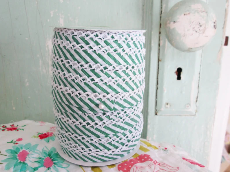 Kelly Green Stripe Double Fold Crochet Edge Lace Bias Tape - 1 Yard for Sewing, Quilting & DIY Crafts - Perfect for Garment Trims, Home Decor & Scrapbooking