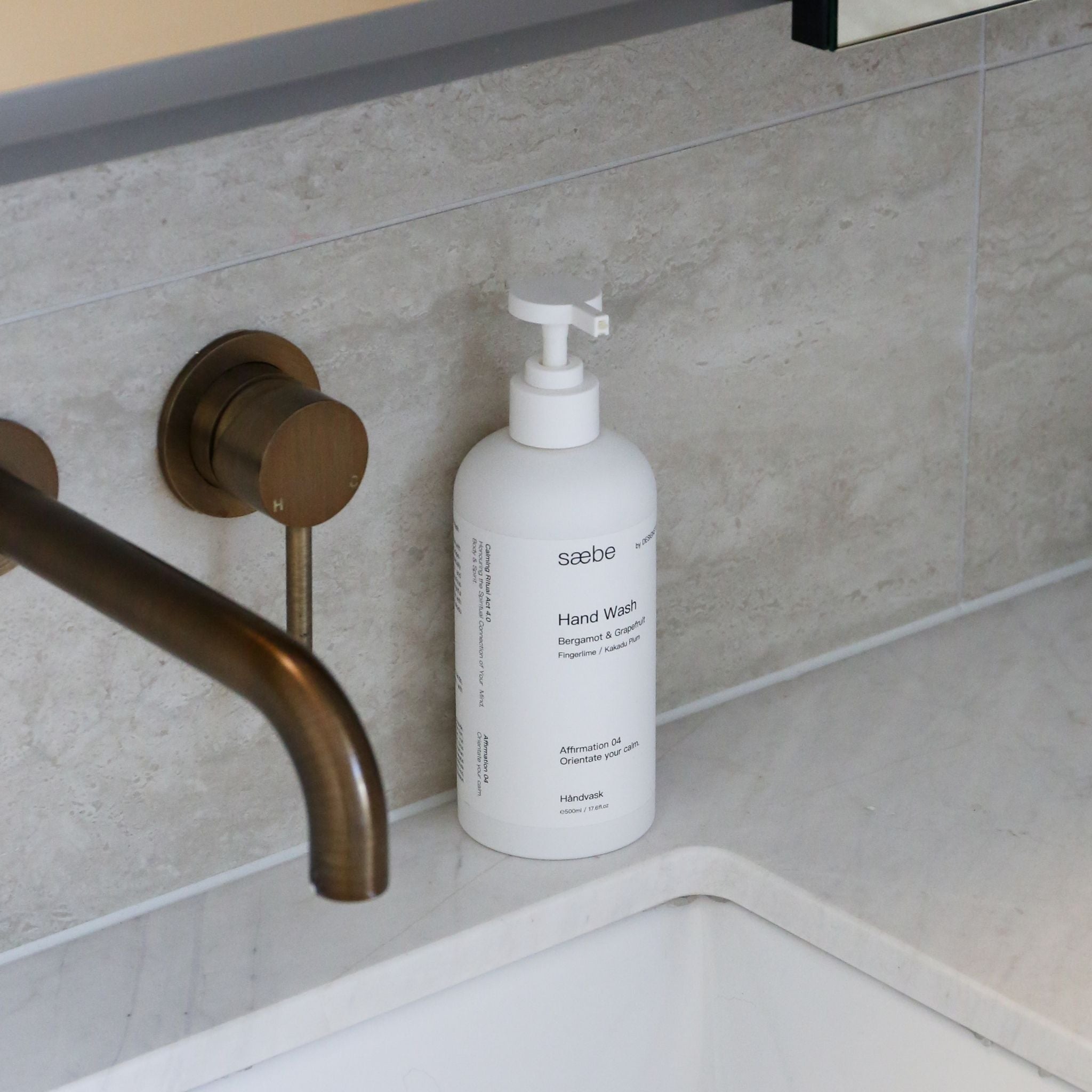 DESIGNSTUFF Saebe Hand Wash - Bergamot & Grapefruit Scent, 500ml | Moisturizing & Refreshing Liquid Soap for Kitchen, Bathroom & Guest Use | Cruelty-Free & Vegan Formula