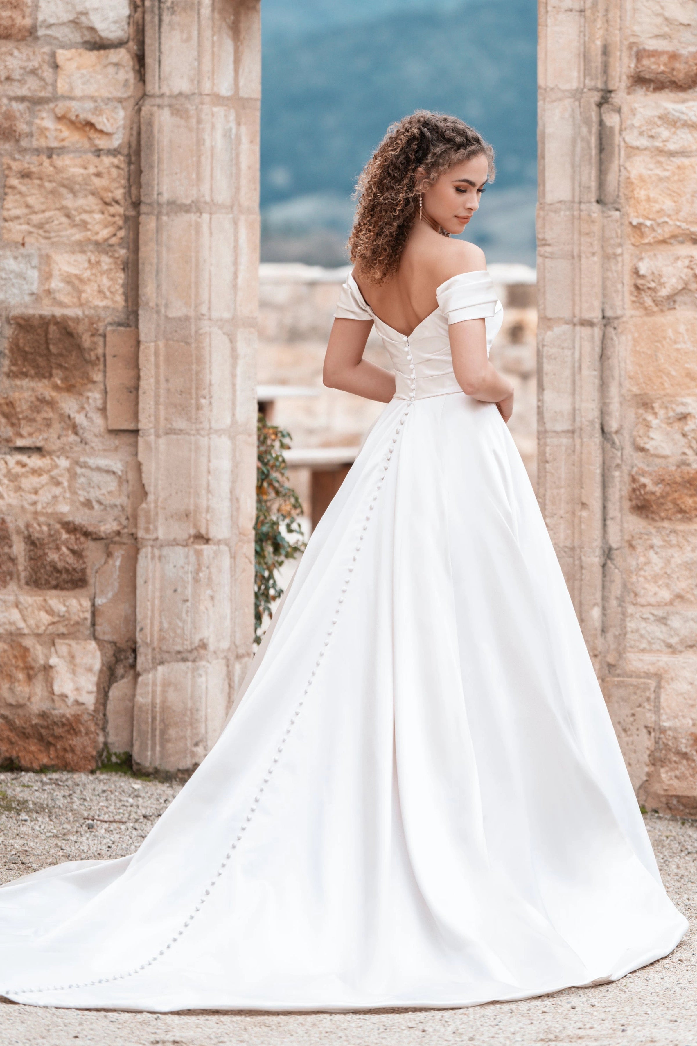 Allure A1265 Women's Plus Size 22 Formal Evening Gown - Perfect for Prom, Weddings & Special Occasions