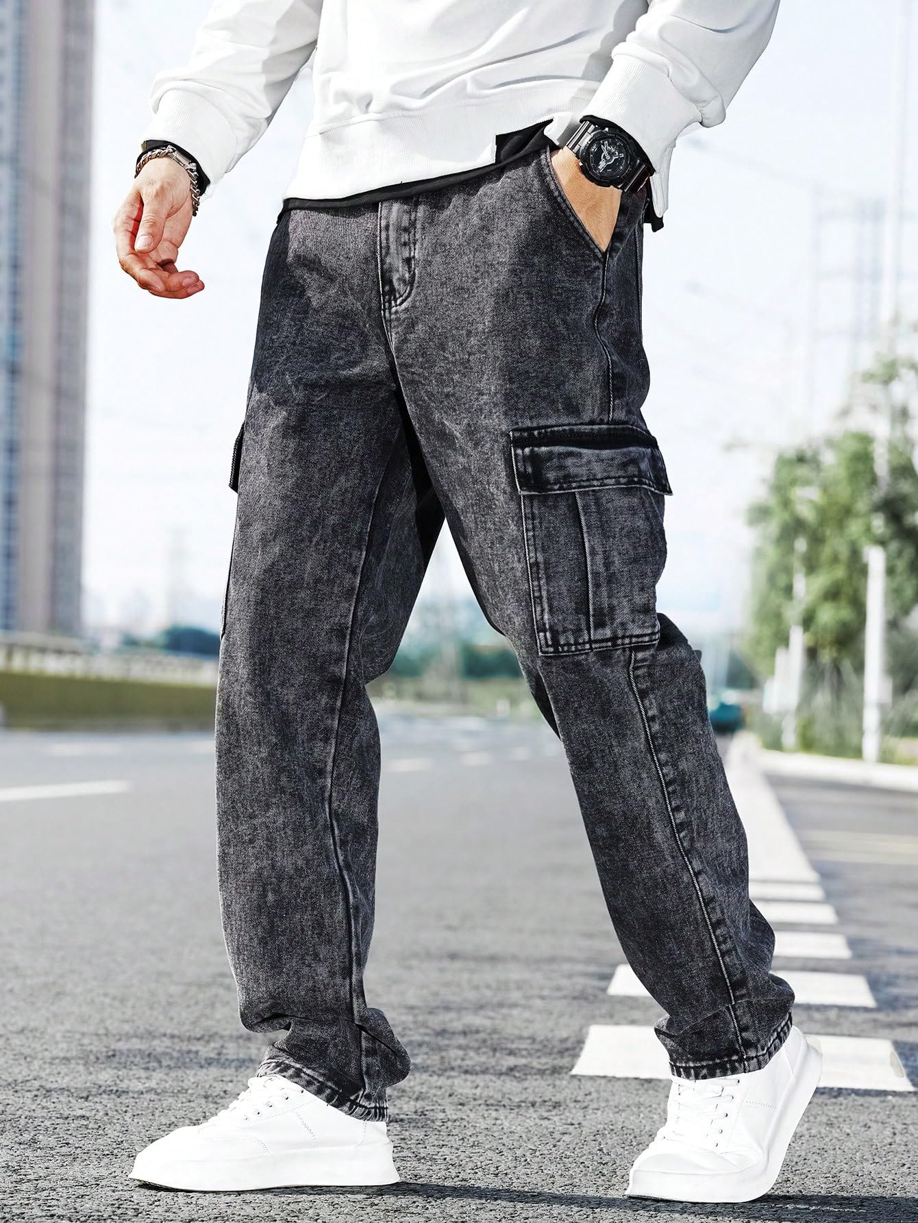 WDIRARA Men's Slim Fit Cargo Jeans - Straight Leg Denim Pants with Flap Pockets for Streetwear & Work | Comfortable & Stylish for Casual Outings, Urban Fashion & Outdoor Activities