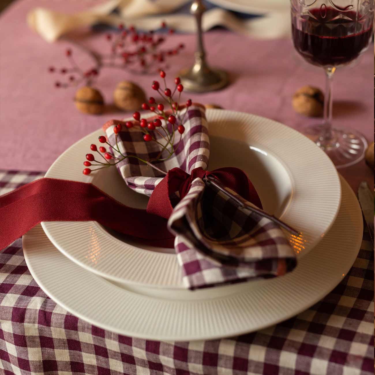 Premium 100% Linen Napkins Set of 4 - Berry Gingham Pattern - Elegant & Durable for Dinner Parties, Weddings & Home Decor