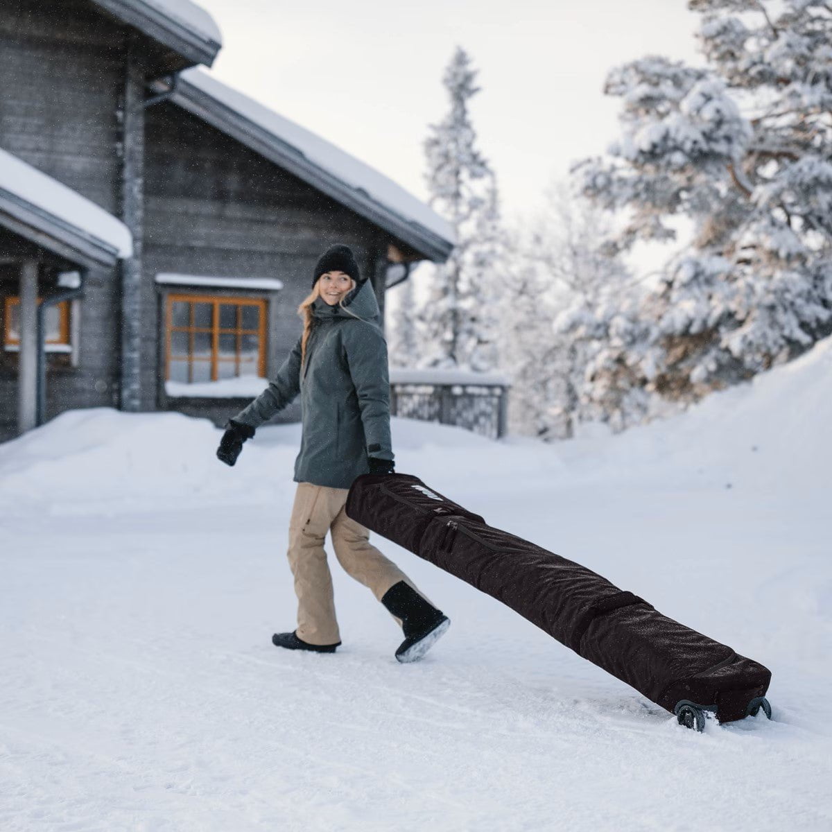 Thule RoundTrip 175cm Ski Roller Bag - Durable Black Ski Travel Case for Easy Transport | Perfect for Air Travel & Ski Trips