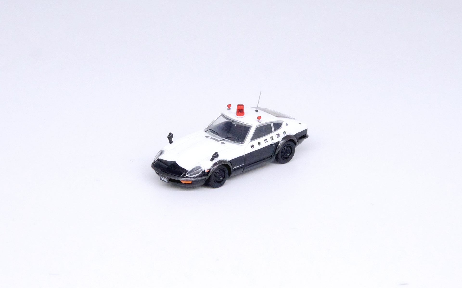INNO64 1/64 Scale Nissan Fairlady 240ZG (HS30) Japanese Police Car Model - Diecast Collectible Toy for Display, Gifts & Car Enthusiasts - Perfect for Office Desk, Shelf Decor & Model Car Collections