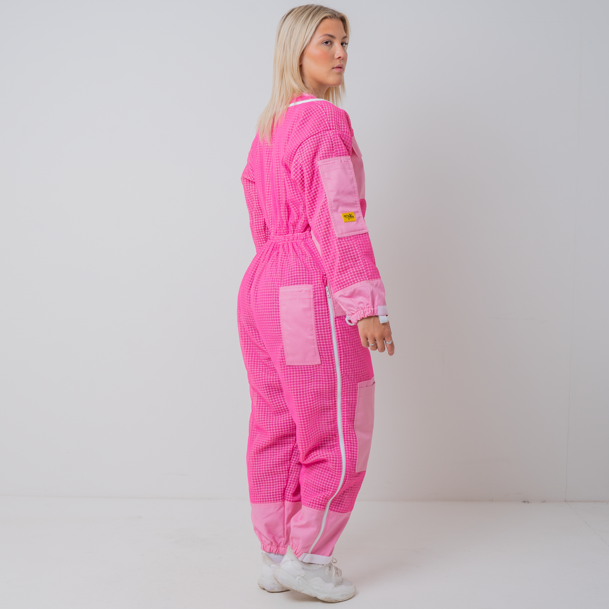 PINK OZ ARMOUR 3-Layer Mesh Ventilated Beekeeping Suit with Fencing Veil - Full Body Protection for Beekeepers, Honey Harvesting & Hive Inspection
