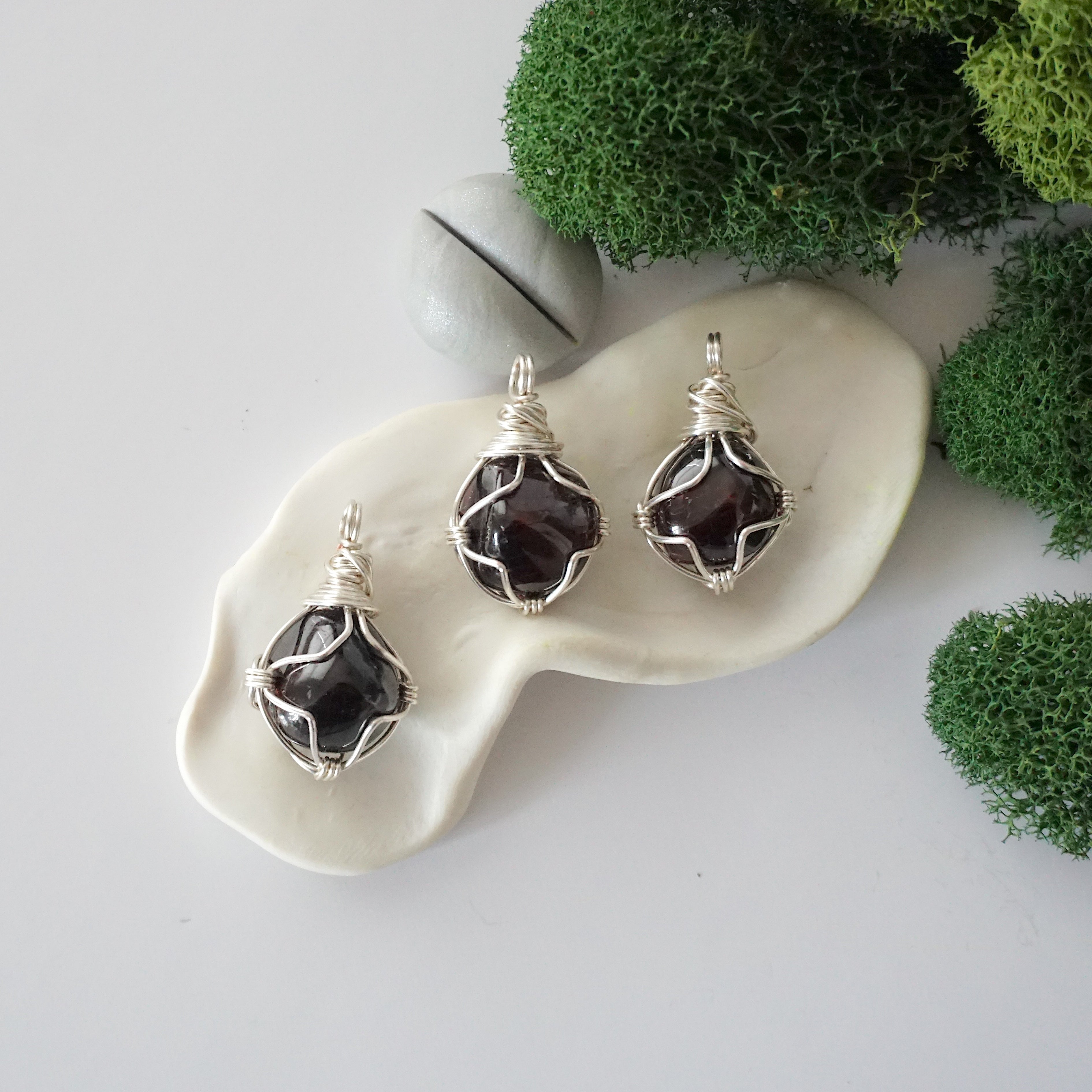 Gorgeous Garnet Crystal Birthstone Necklace - January Birthstone Jewelry for Women, Elegant Pendant Gift for Mom, Wife, Daughter | Perfect for Birthdays, Anniversaries & Special Occasions