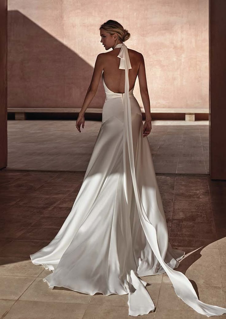 Pronovias Antalya Wedding Dress - Elegant Lace Bridal Gown for Bride, Perfect for Beach Weddings & Destination Ceremonies