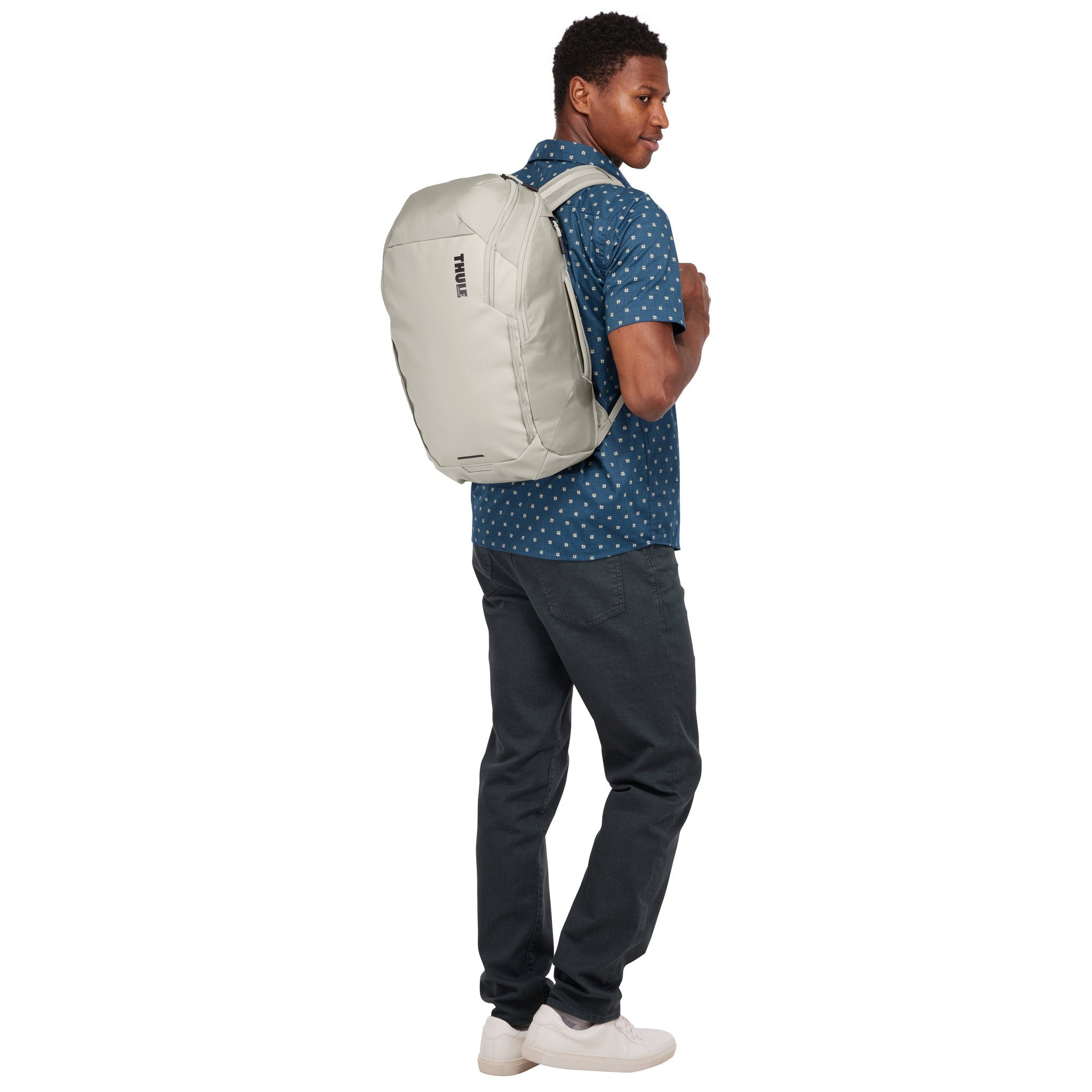 Thule Chasm 26L Laptop Backpack - Waterproof Travel Backpack for Men & Women - Perfect for Commuting, Business Trips & Outdoor Adventures
