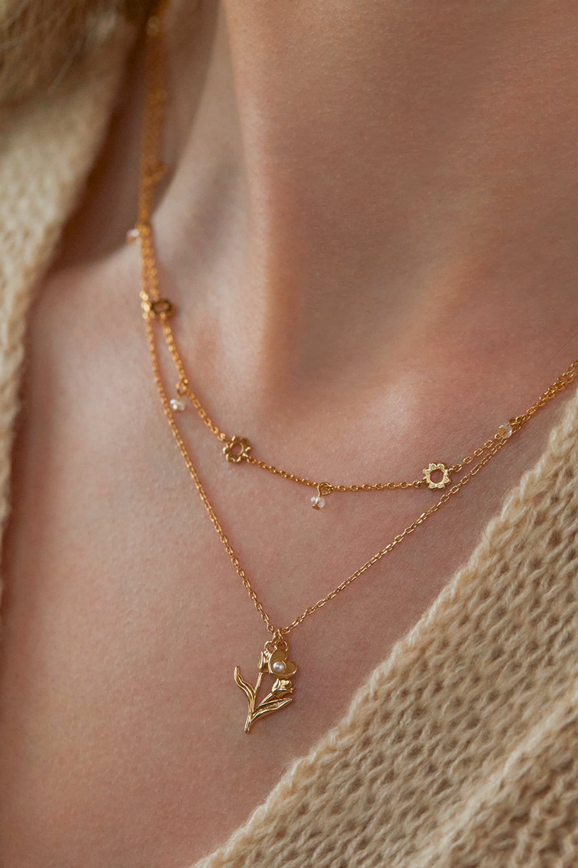Elegant Flower Crystal Necklace for Women - Sparkling Floral Pendant Jewelry Gift for Wedding, Party & Special Occasions