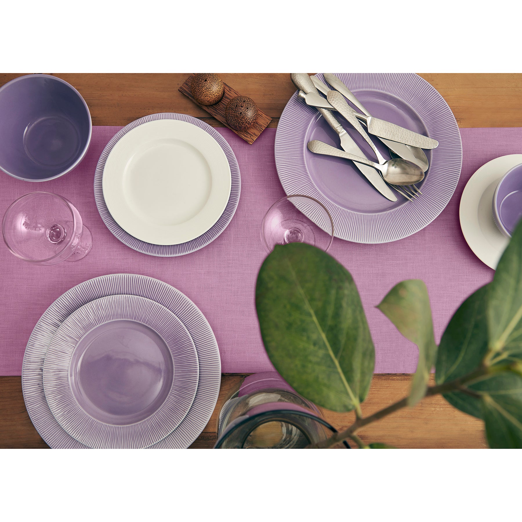 Elegant Fete Table Runner for Weddings & Parties - Premium Quality Decorative Tablecloth - Perfect for Dining Tables, Buffets & Special Events