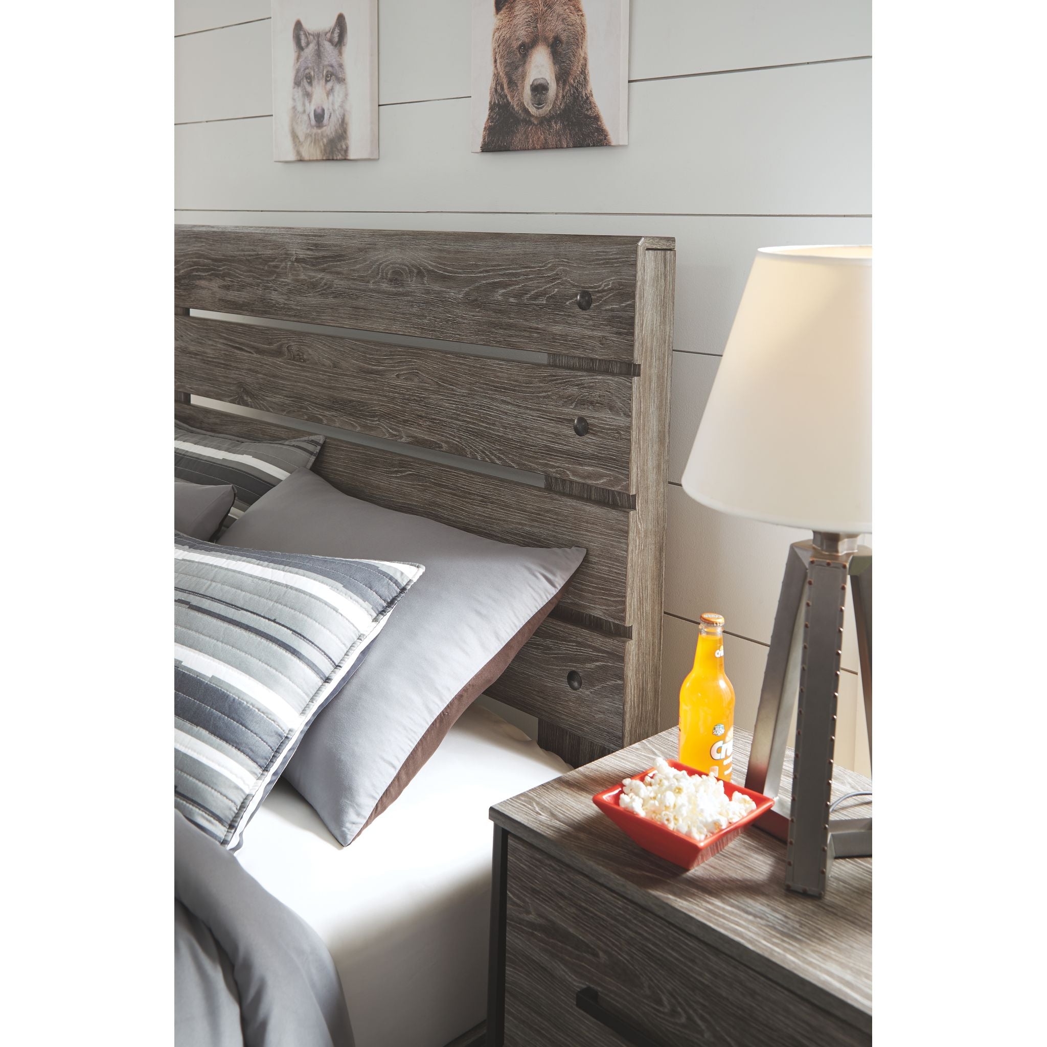 Ashley Cazenfeld 3-Piece Queen Bedroom Set - Modern Platform Bed Frame with Nightstands | Perfect for Master Bedroom, Guest Room & Apartment Decor