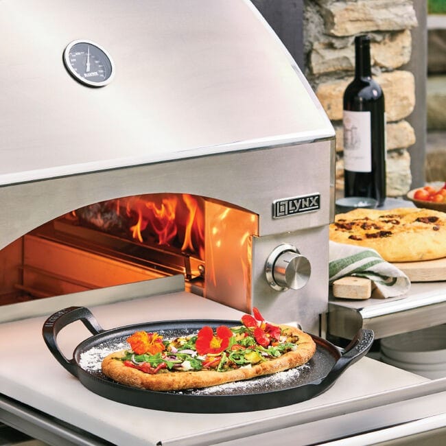 Le Creuset 15-Inch Alpine Outdoor Pizza Pan - Cast Iron Pizza Stone for Grill, Oven & Camping - Perfect for Backyard BBQ, Picnics & Outdoor Cooking